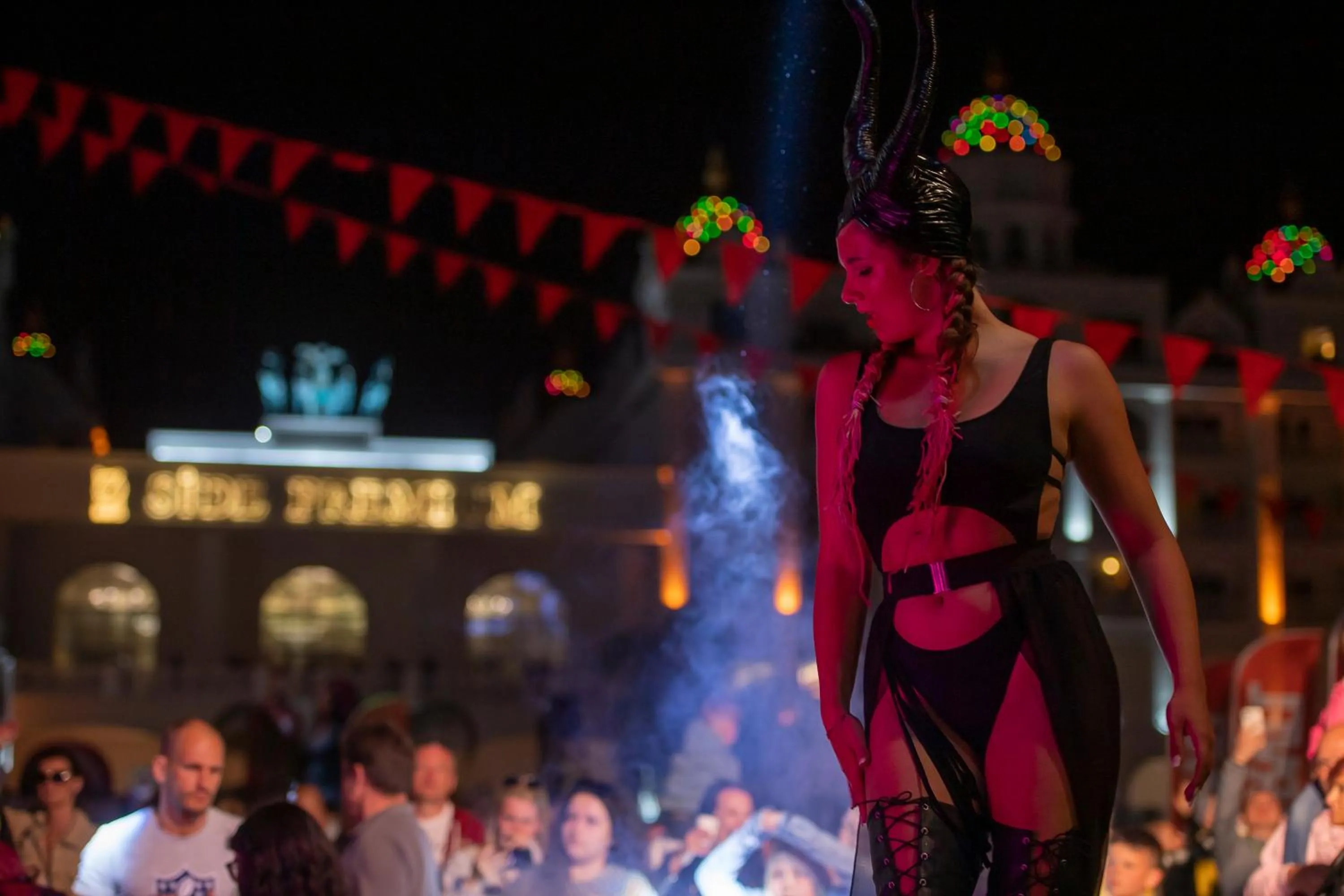 Evening entertainment in Oz Hotels Side Premium