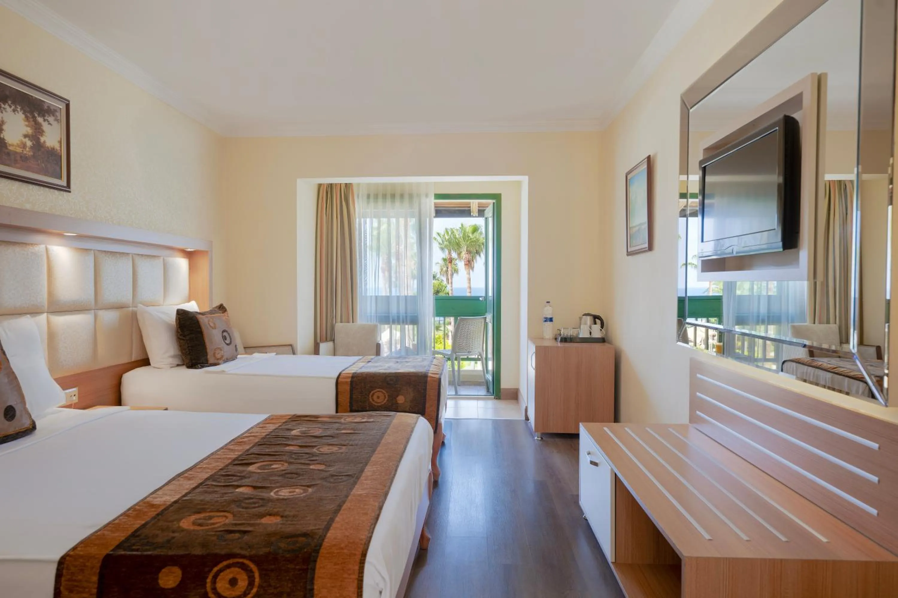 Photo of the whole room, Bed in Oz Hotels Incekum Beach