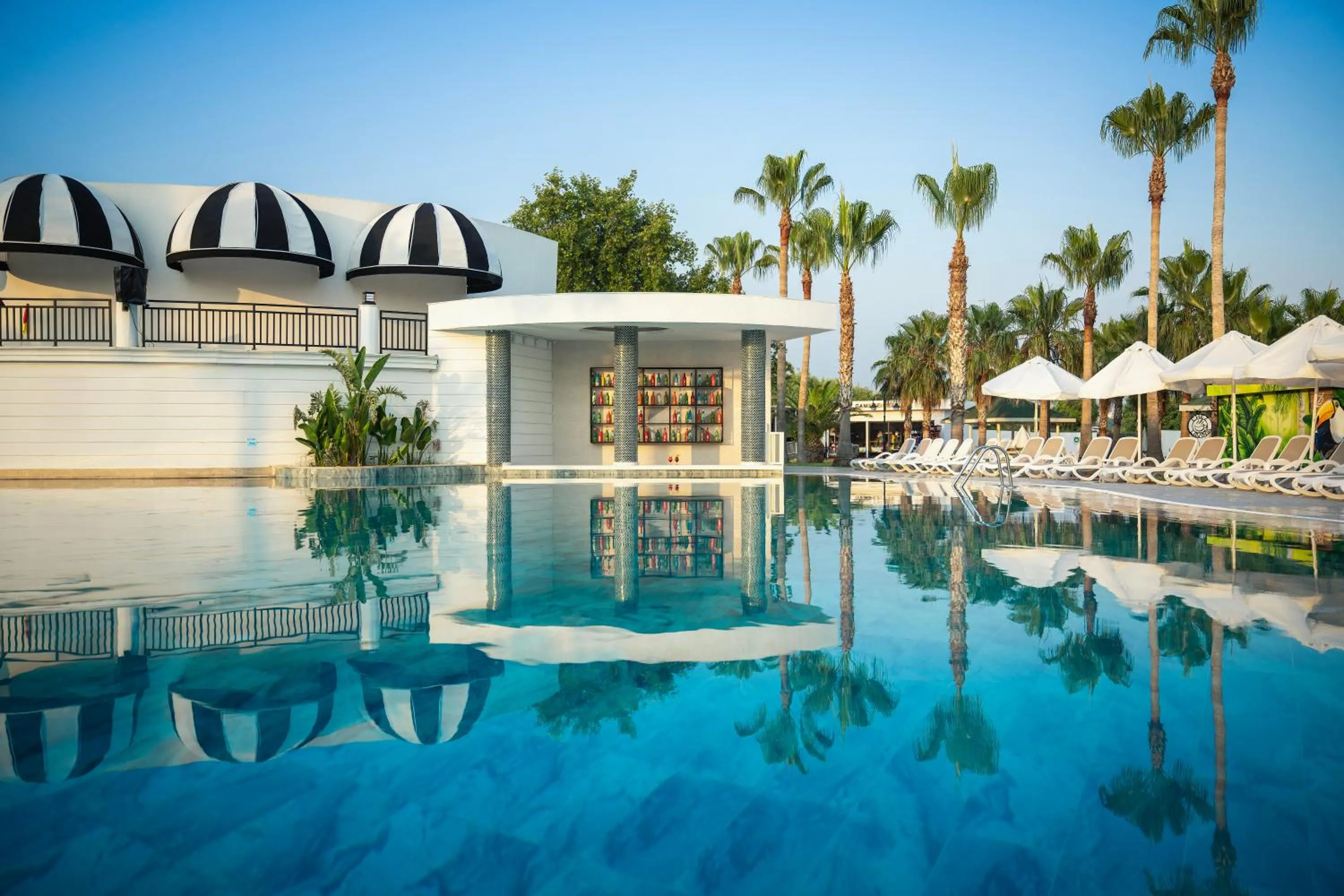 Swimming pool in Oz Hotels Incekum Beach