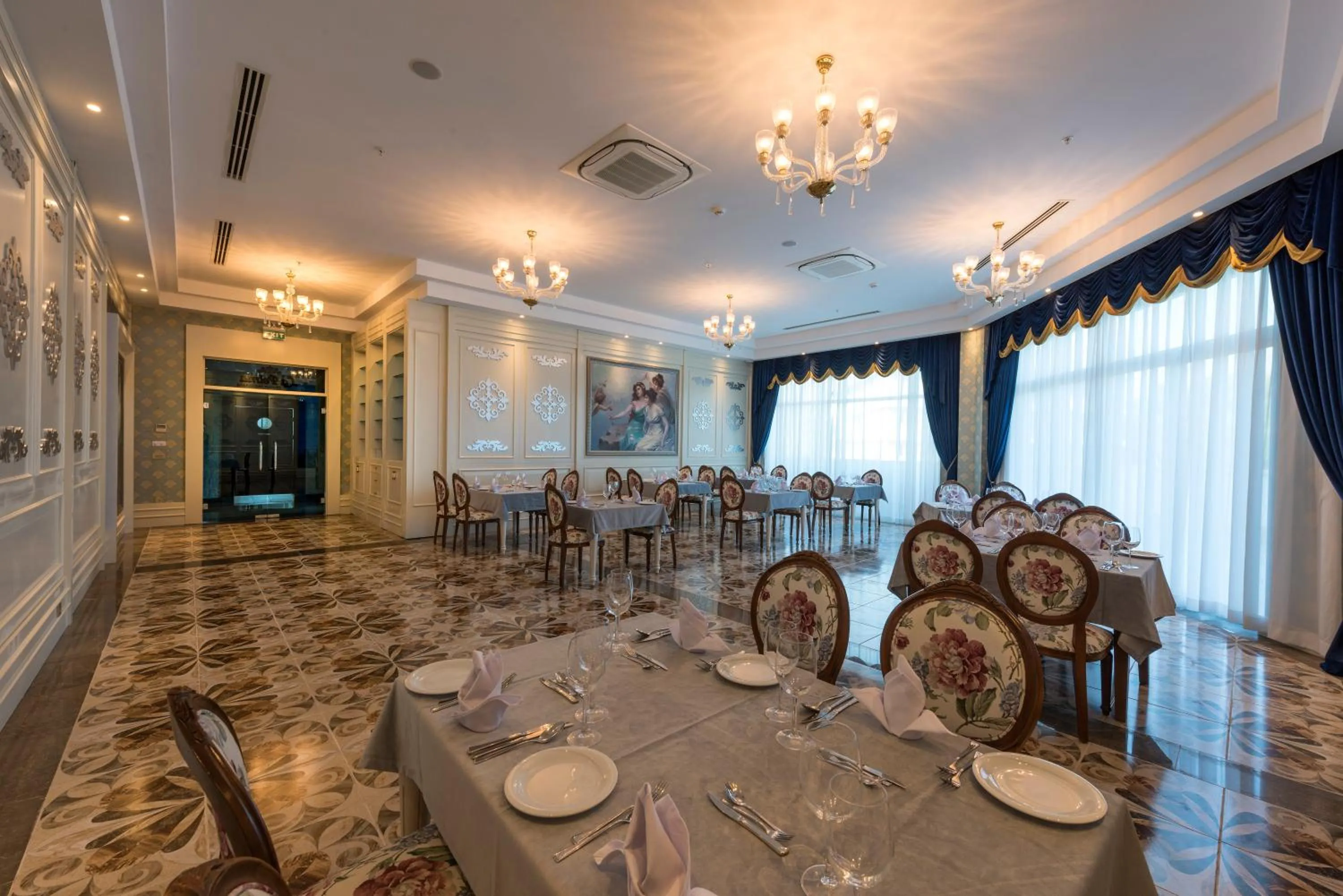 Restaurant/places to eat in Oz Hotels Sui