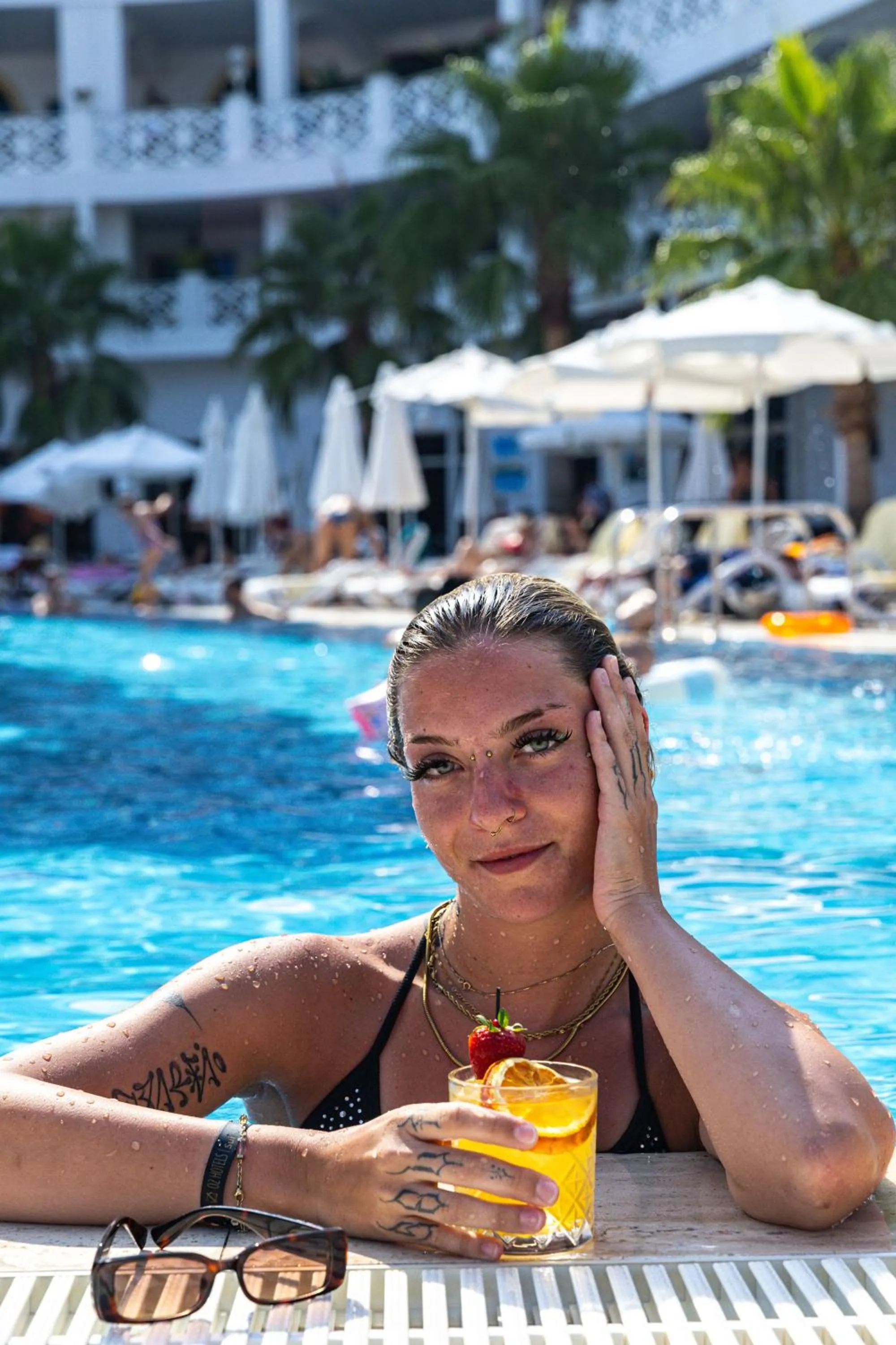 Swimming pool in Oz Hotels Sui