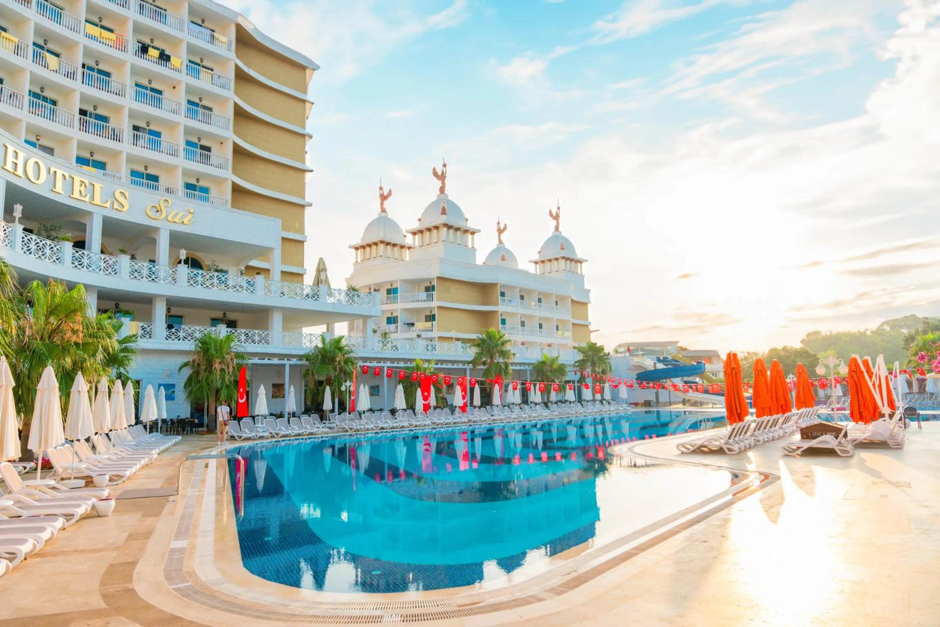 Pool view in Oz Hotels Sui