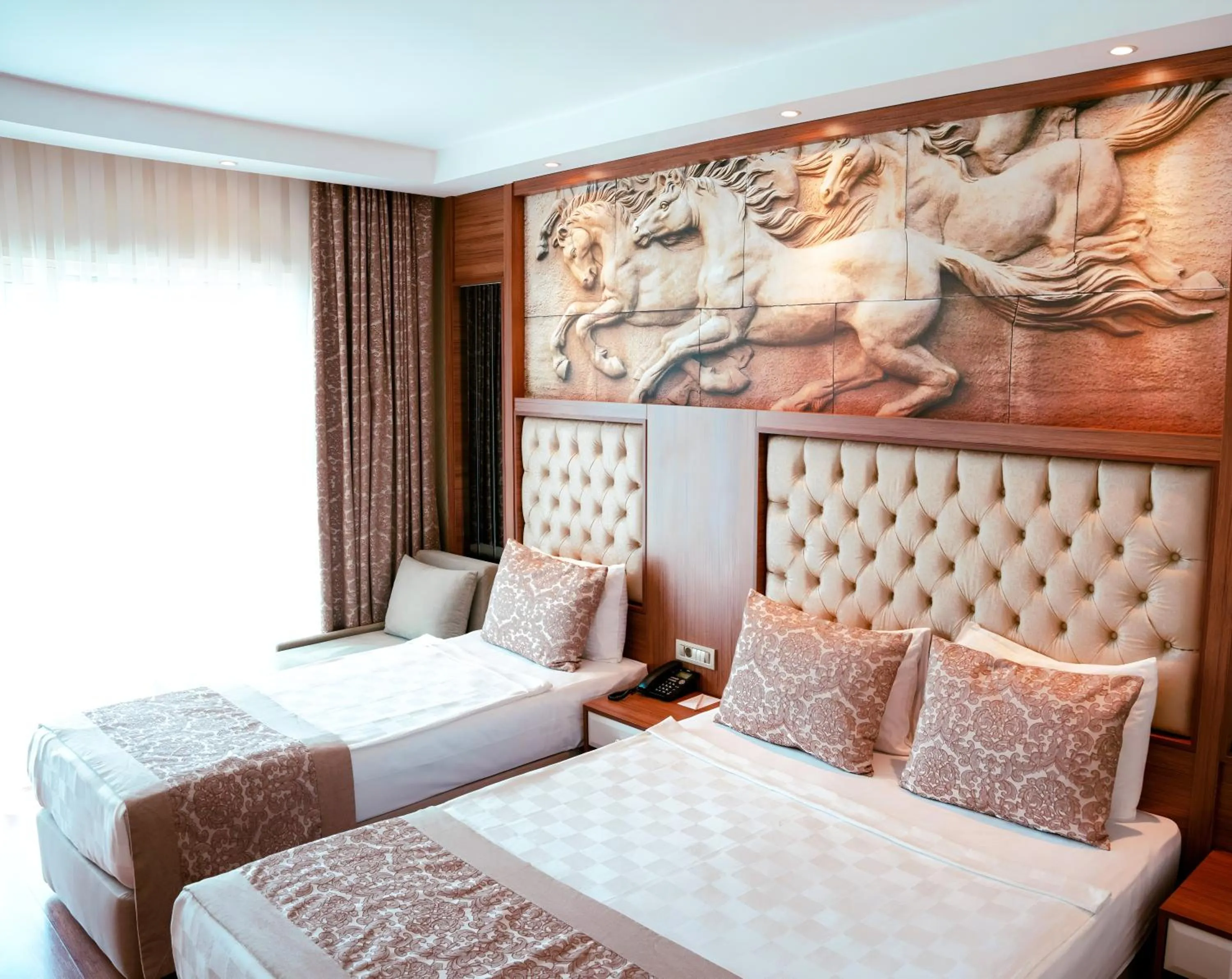 Photo of the whole room, Bed in Oz Hotels Sui