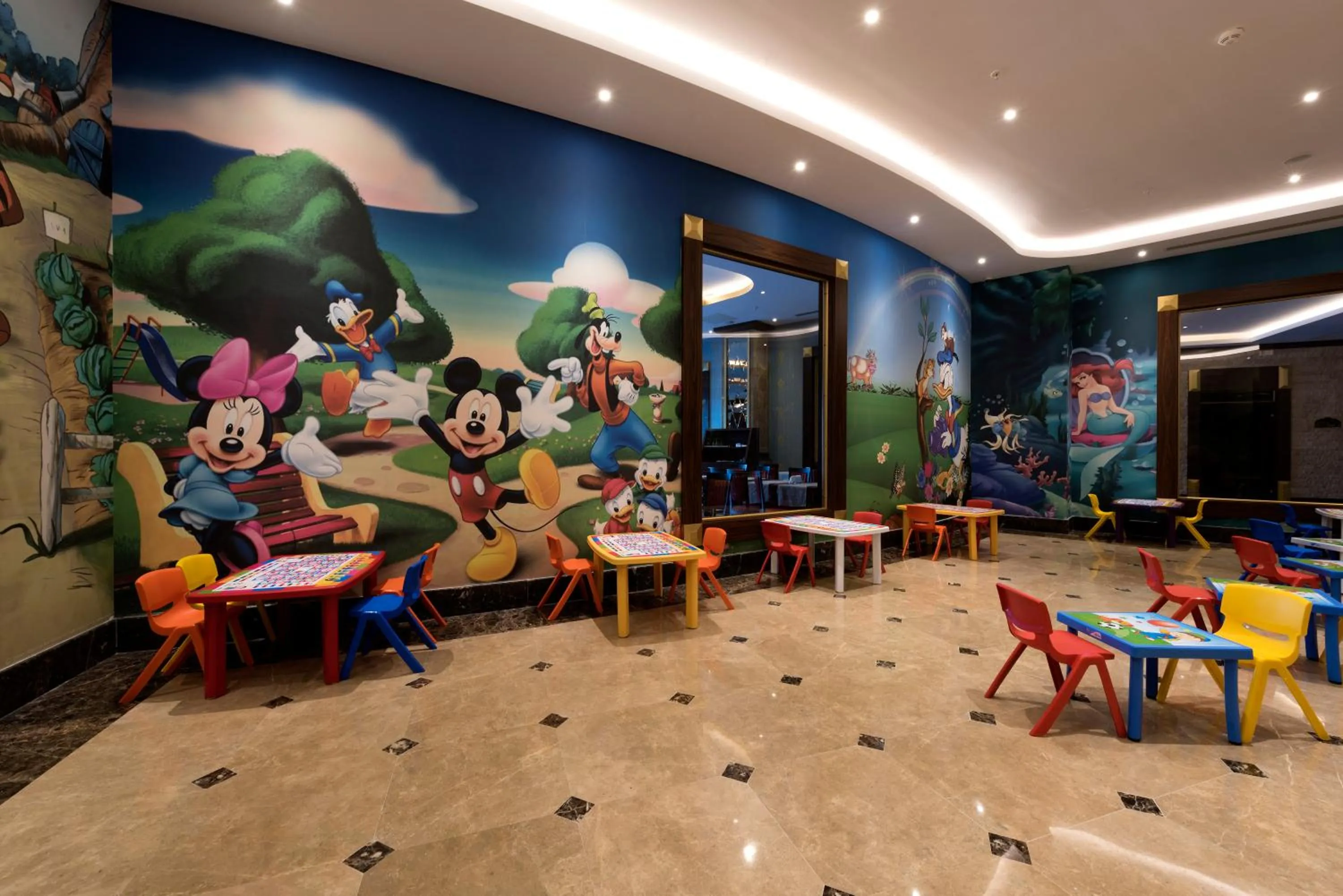 Restaurant/places to eat in Oz Hotels Sui