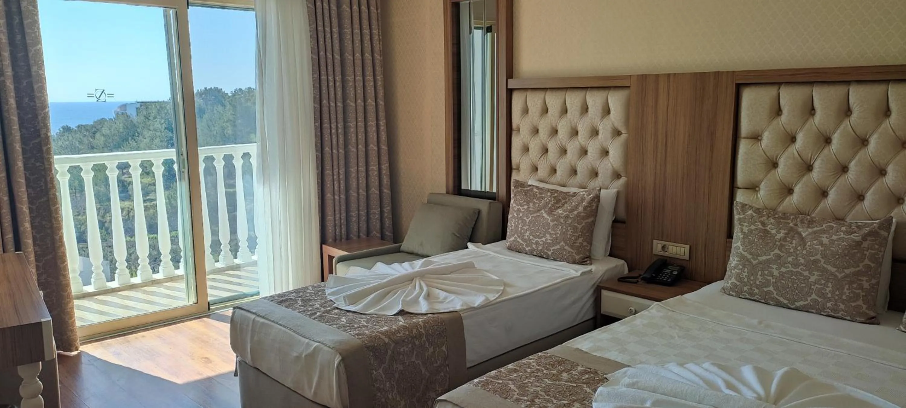 Bedroom, Bed in Oz Hotels Sui