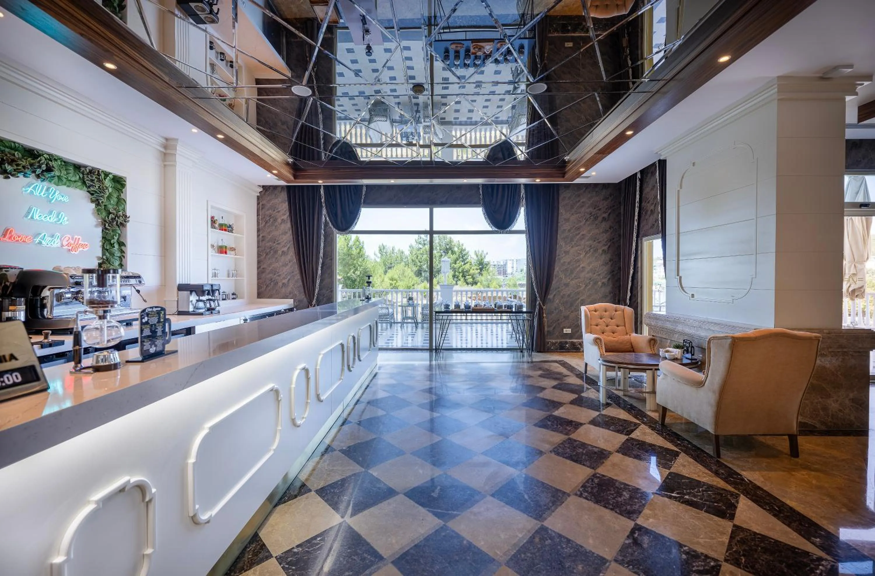 Lobby or reception in Oz Hotels Sui