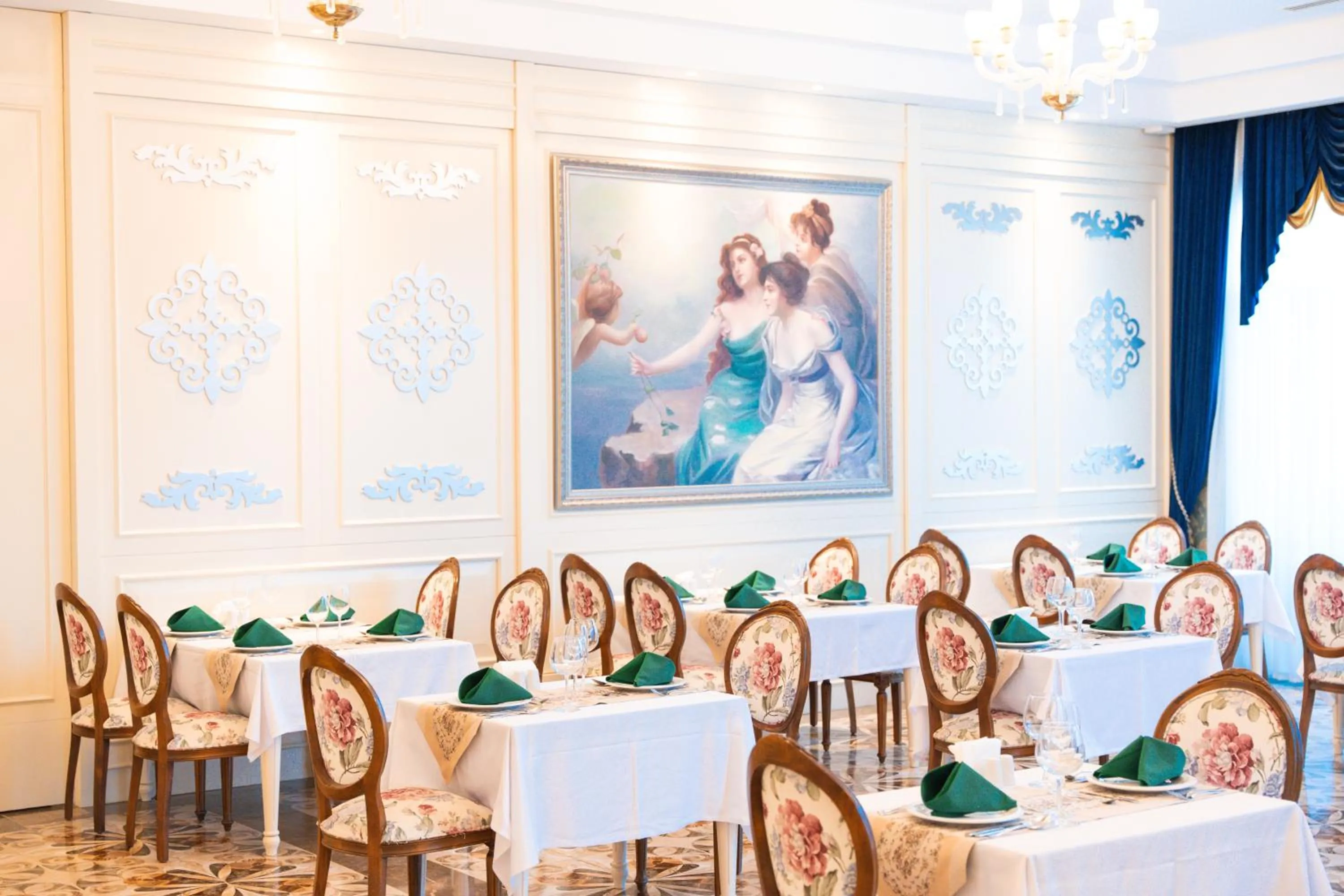 Restaurant/places to eat in Oz Hotels Sui