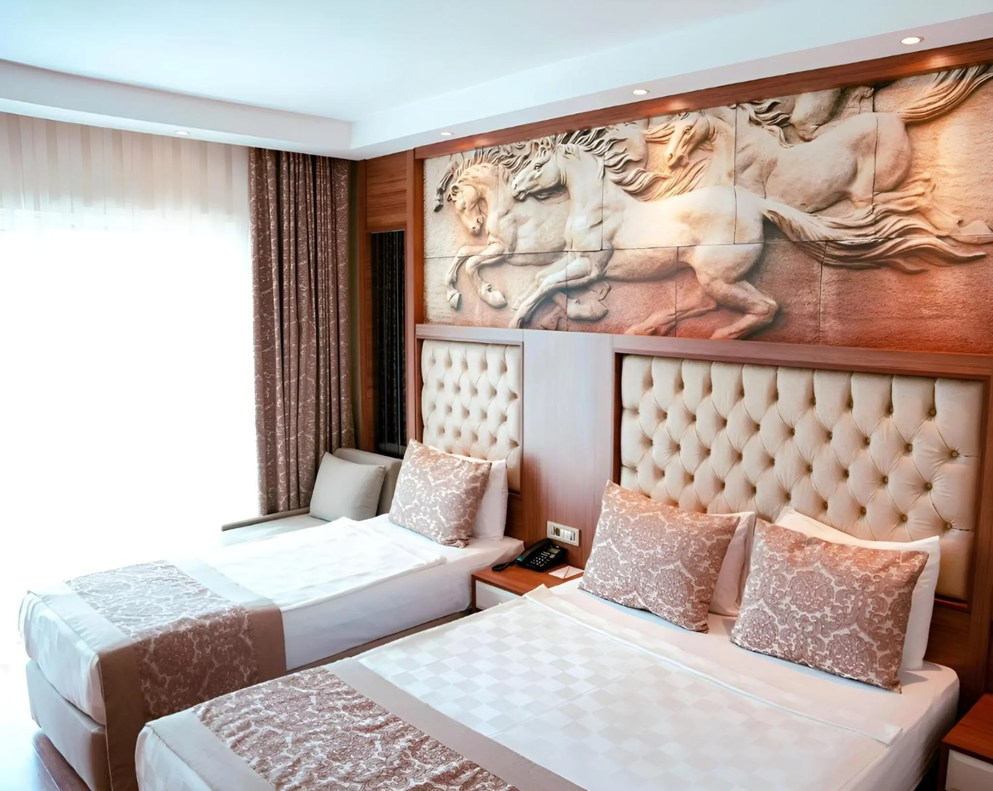 Photo of the whole room, Bed in Oz Hotels Sui