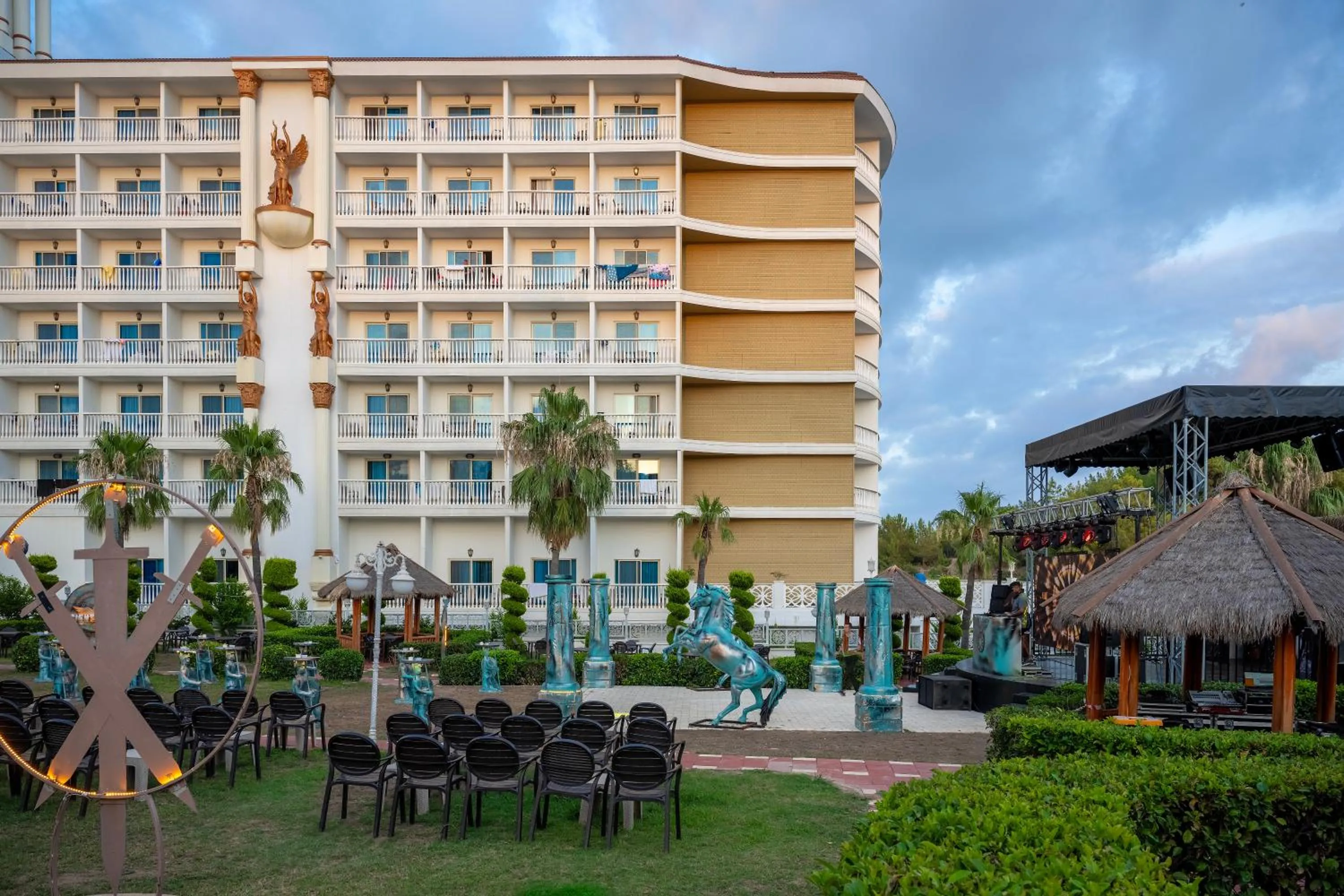 Property building in Oz Hotels Sui