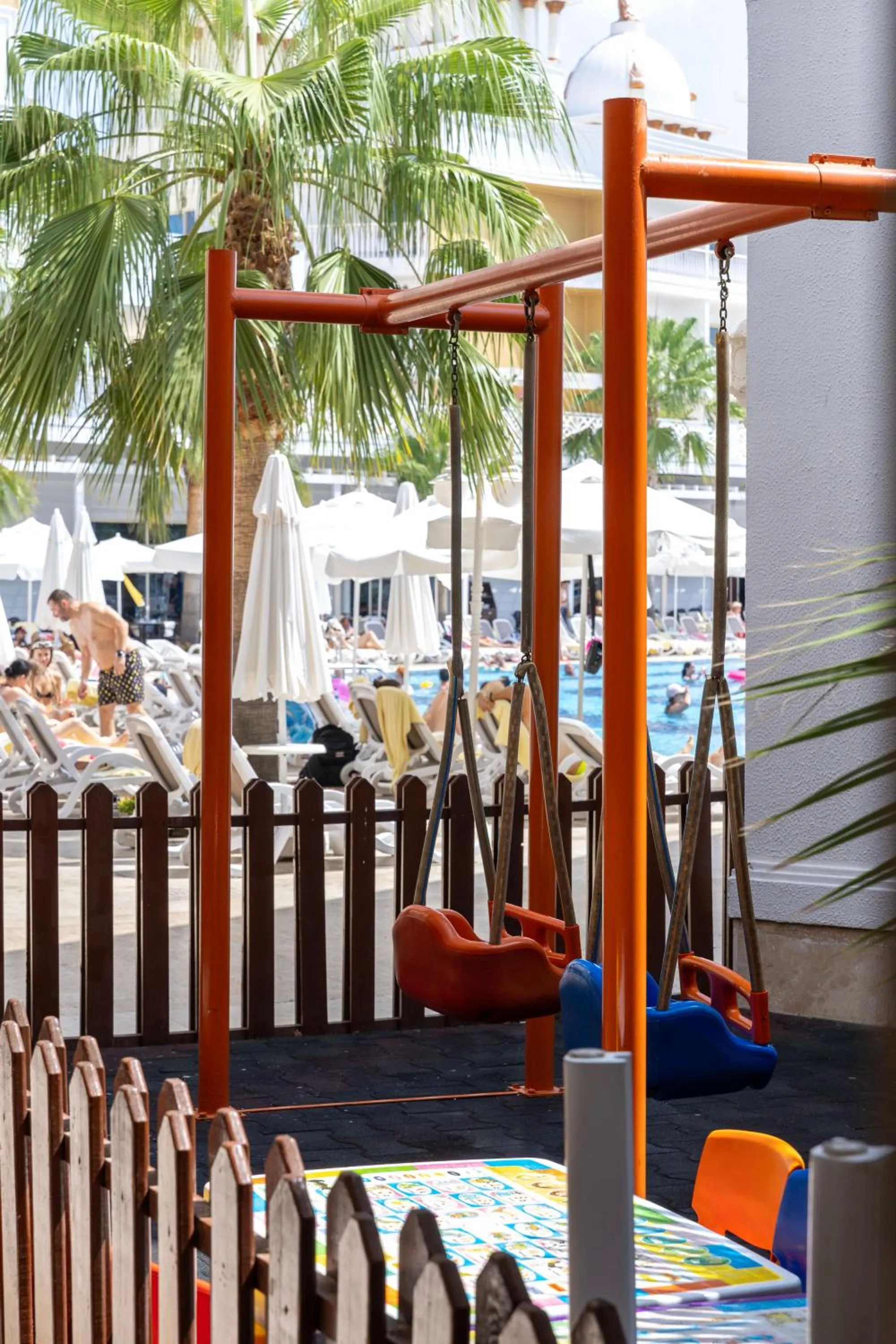 Swimming pool in Oz Hotels Sui