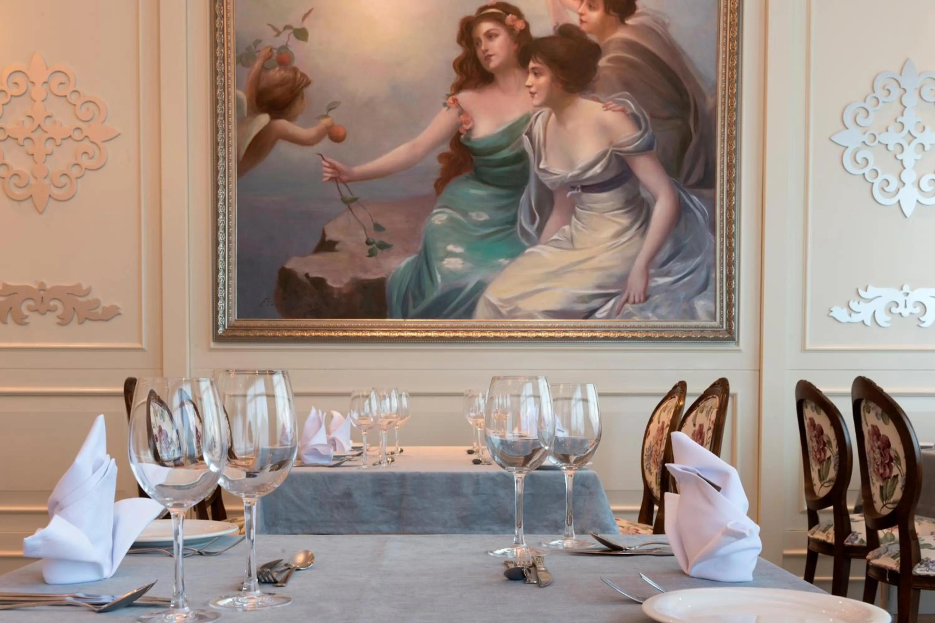 Restaurant/places to eat in Oz Hotels Sui