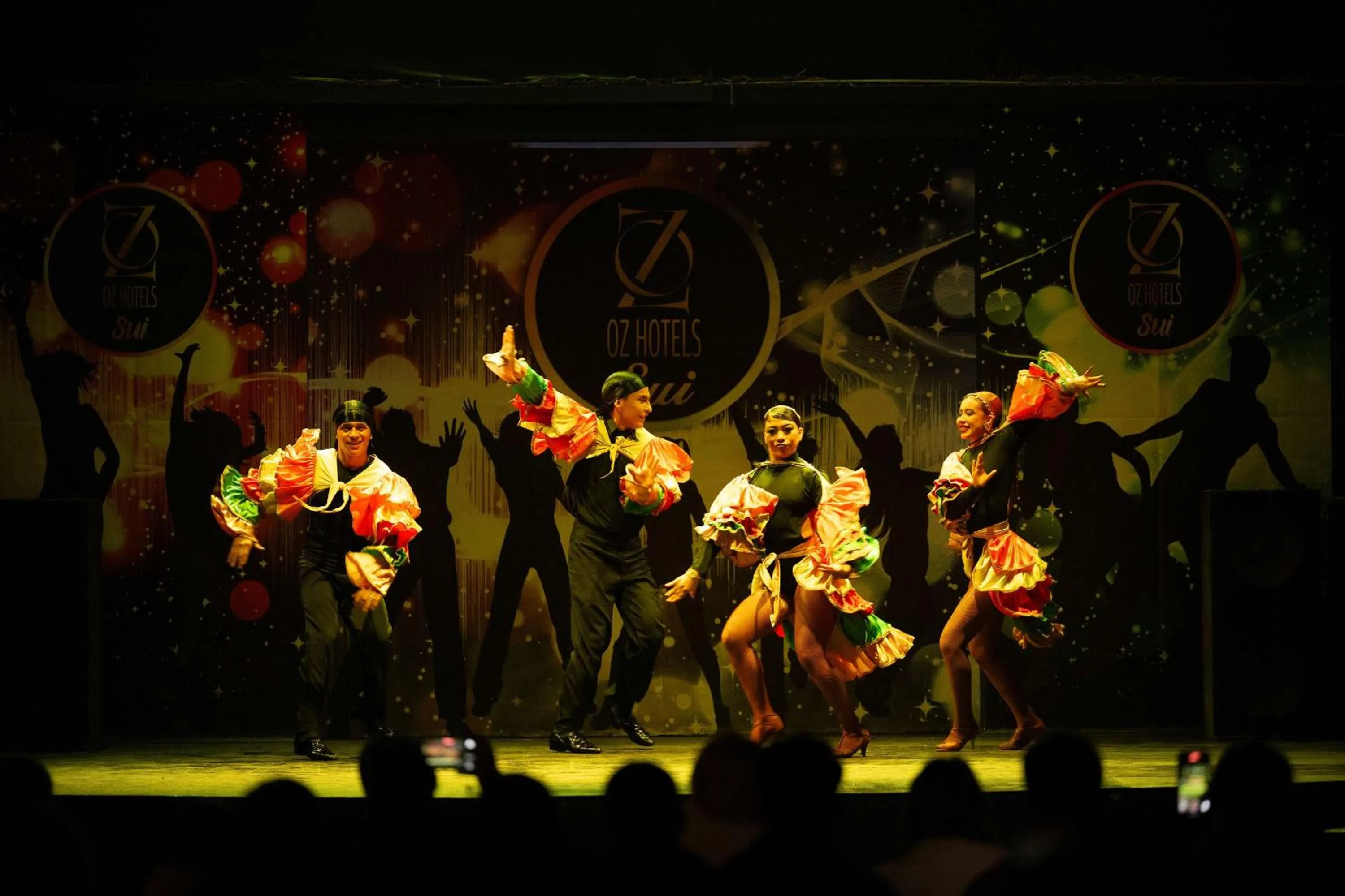 Evening entertainment in Oz Hotels Sui