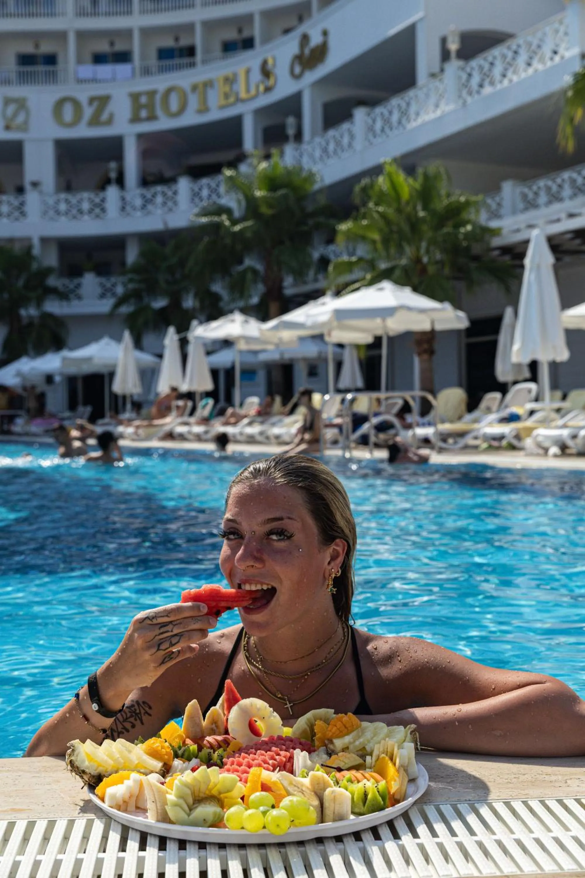 Swimming pool in Oz Hotels Sui