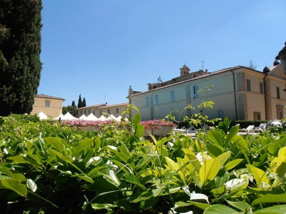 Property building in Hotel Villa San Donino