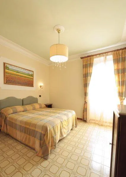 Photo of the whole room, Bed in Hotel Villa San Donino