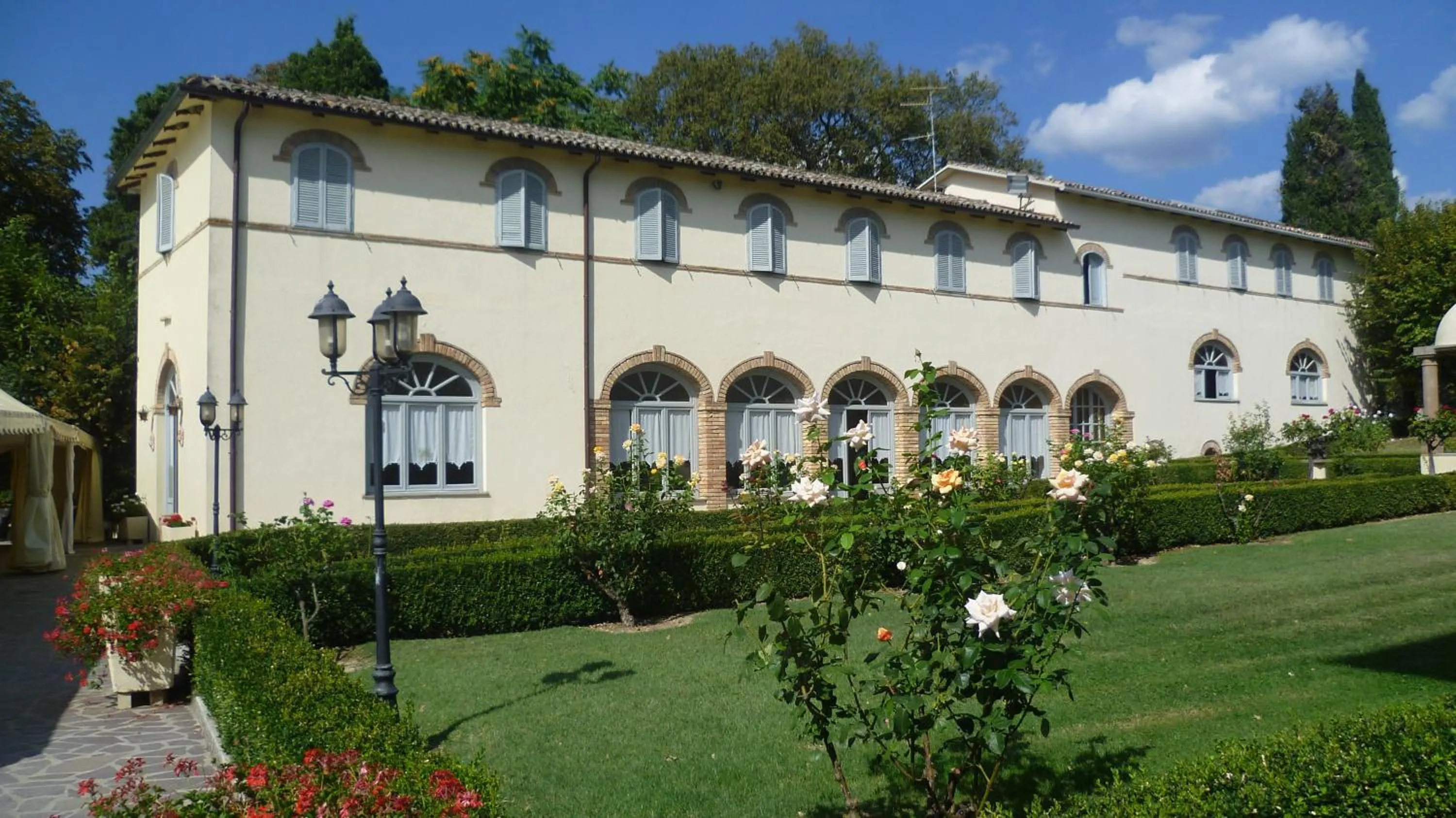 Property building in Hotel Villa San Donino