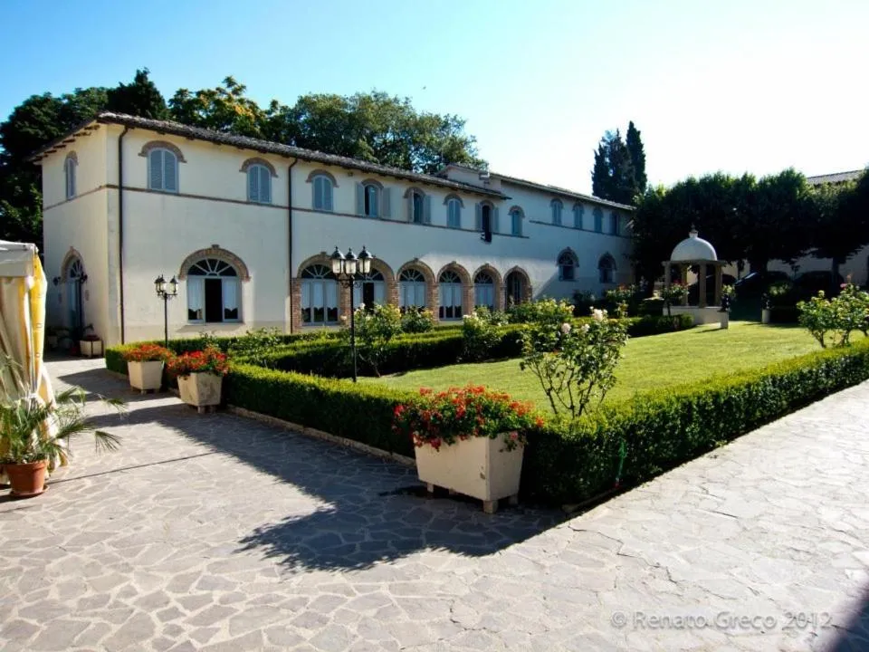 Property building in Hotel Villa San Donino