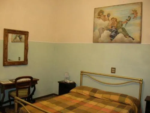 Decorative detail, Bed in Hotel Villa San Donino