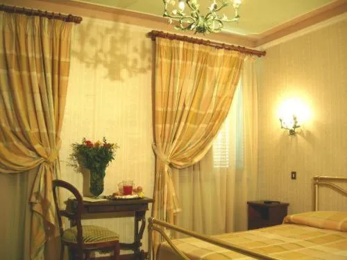 Decorative detail, Bed in Hotel Villa San Donino