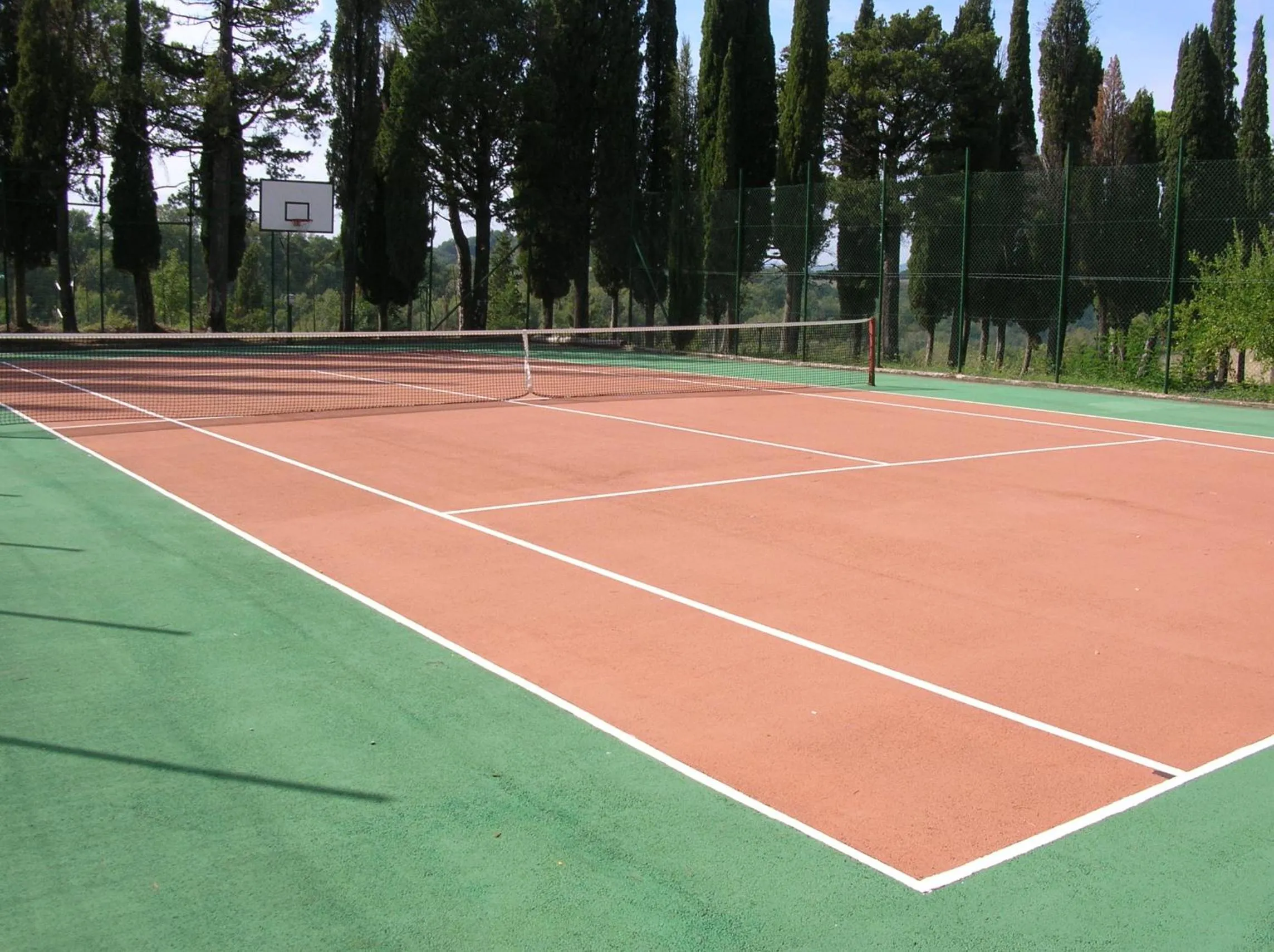 Tennis court in Hotel Villa San Donino