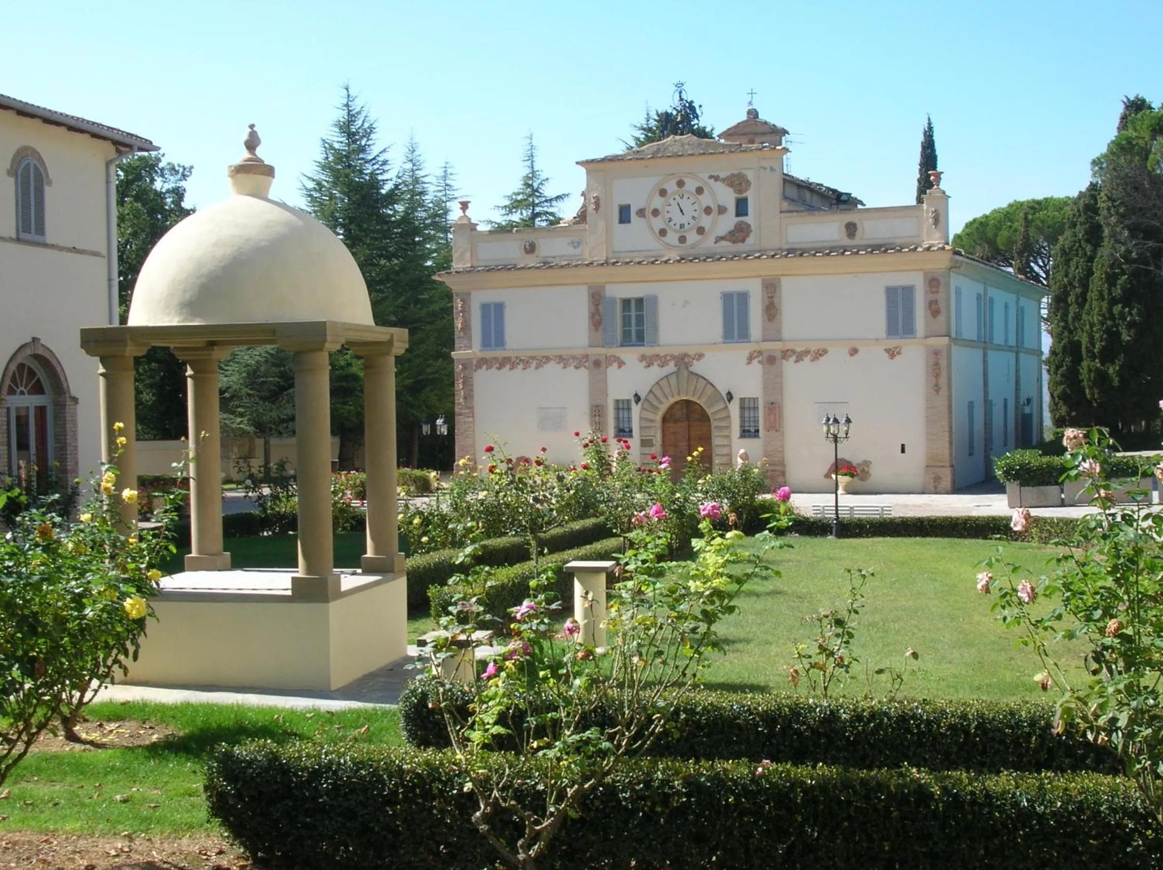 Property building in Hotel Villa San Donino