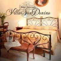 Text overlay, Bed in Hotel Villa San Donino