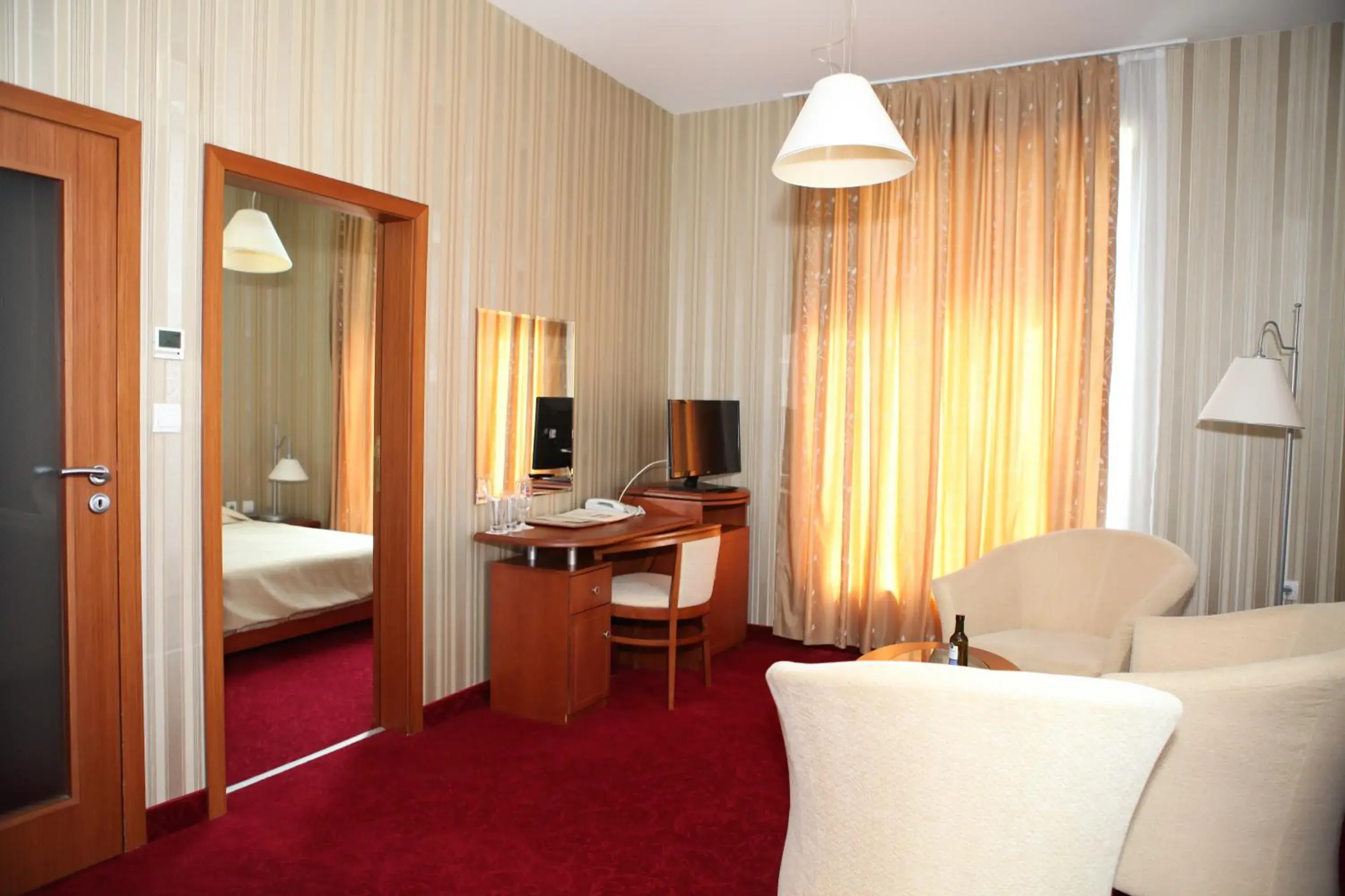 One-Bedroom Suite with Bath - single occupancy in Hotel Perperikon One-Bedroom Suite with Bath - single occupancy in Hotel Perperikon