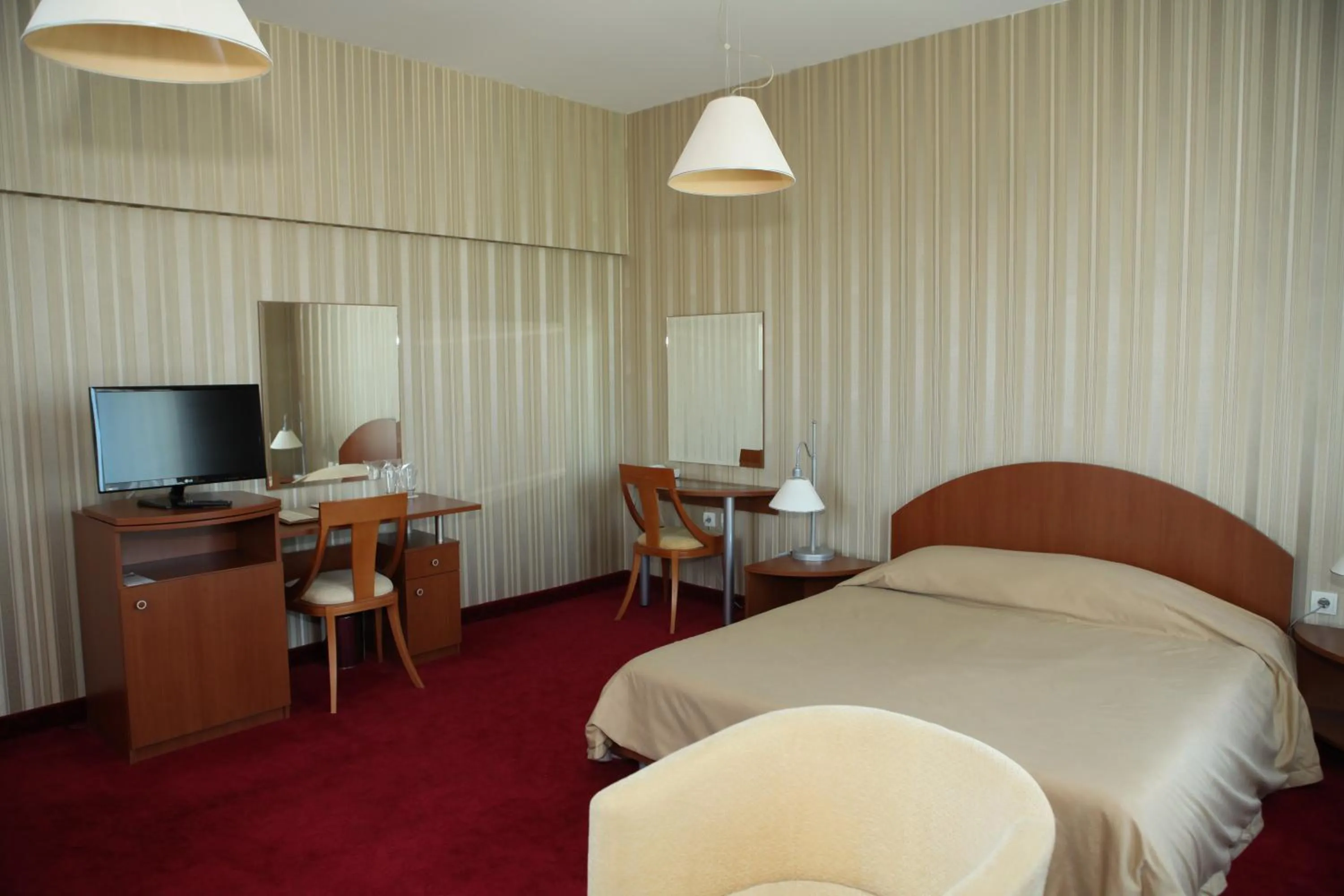 Deluxe Double Room with Bath - single occupancy in Hotel Perperikon