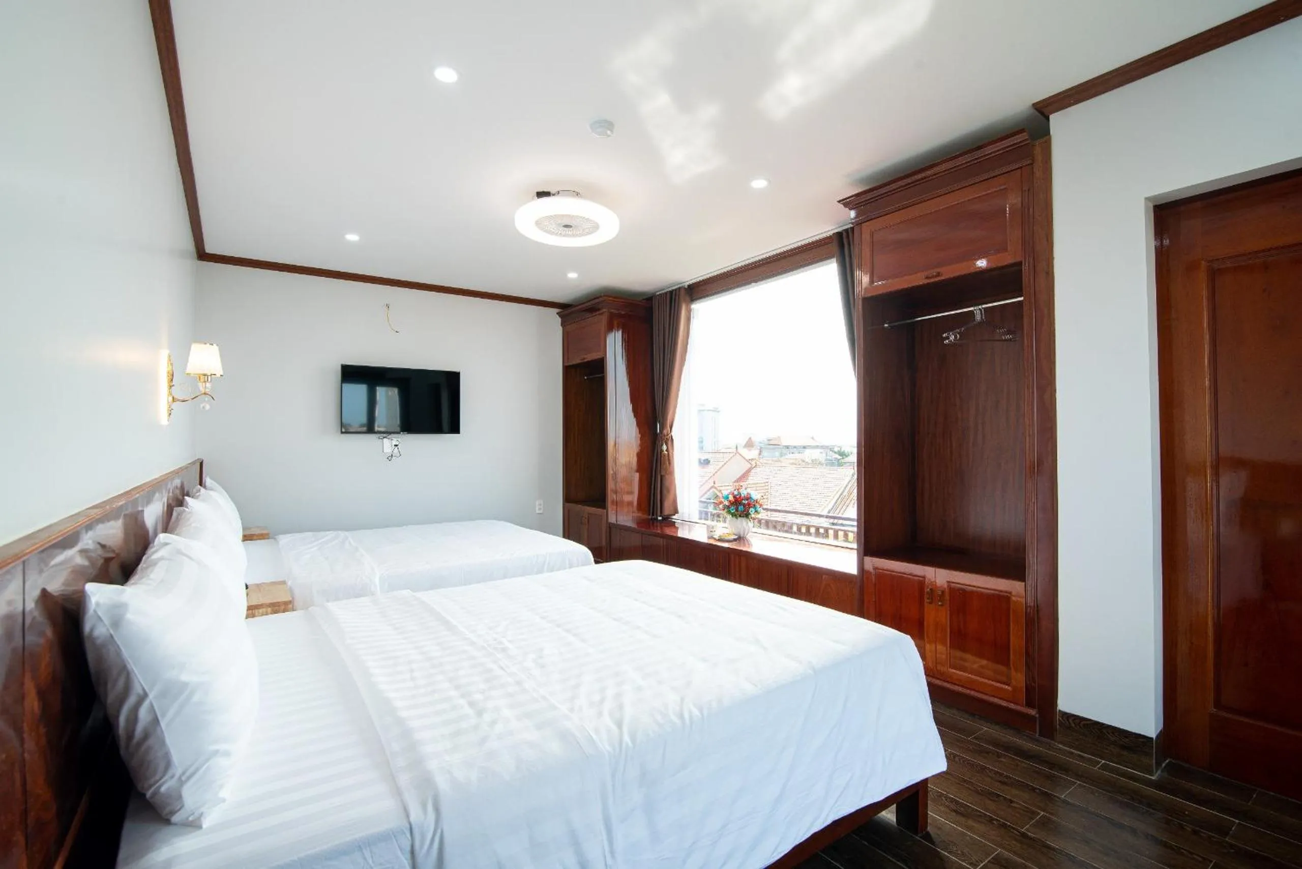 Communal lounge/ TV room, Bed in Minh Quang Hotel