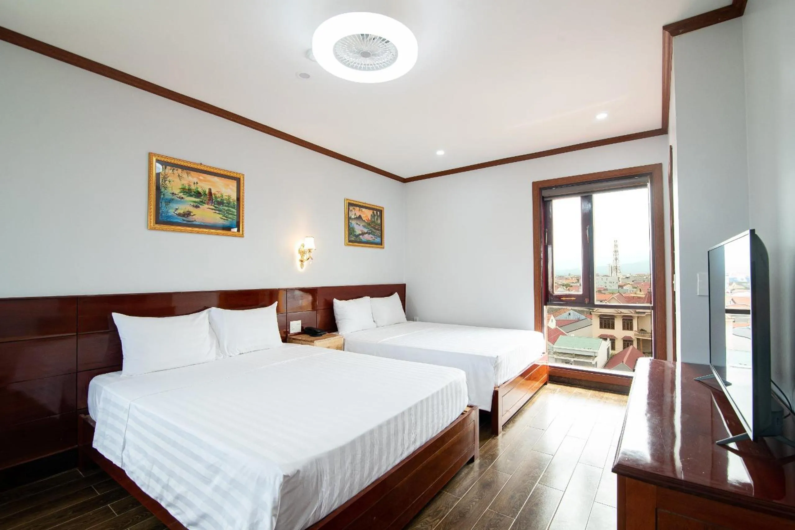 Communal lounge/ TV room, Bed in Minh Quang Hotel