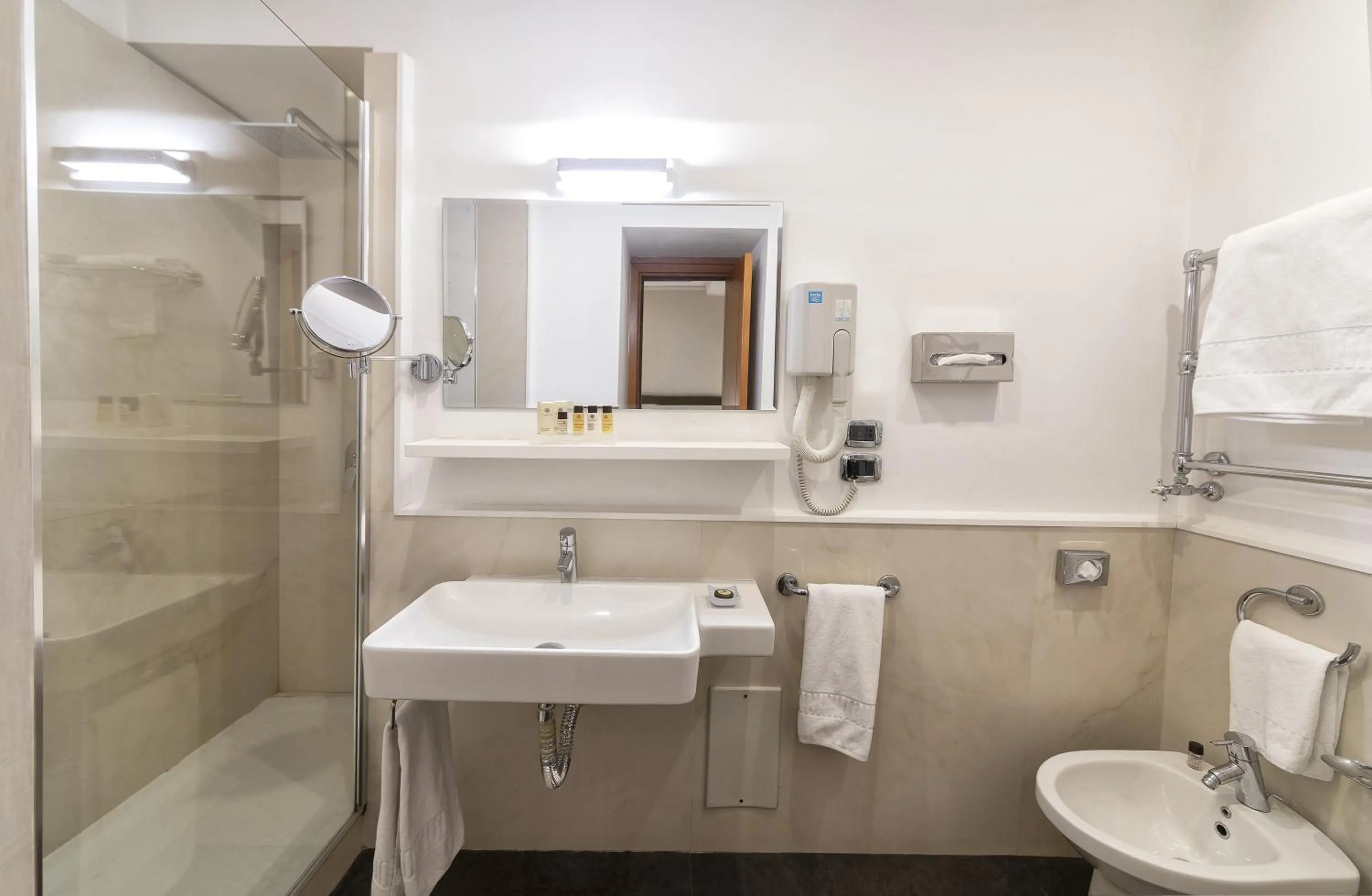 Shower in Palazzo Turchini