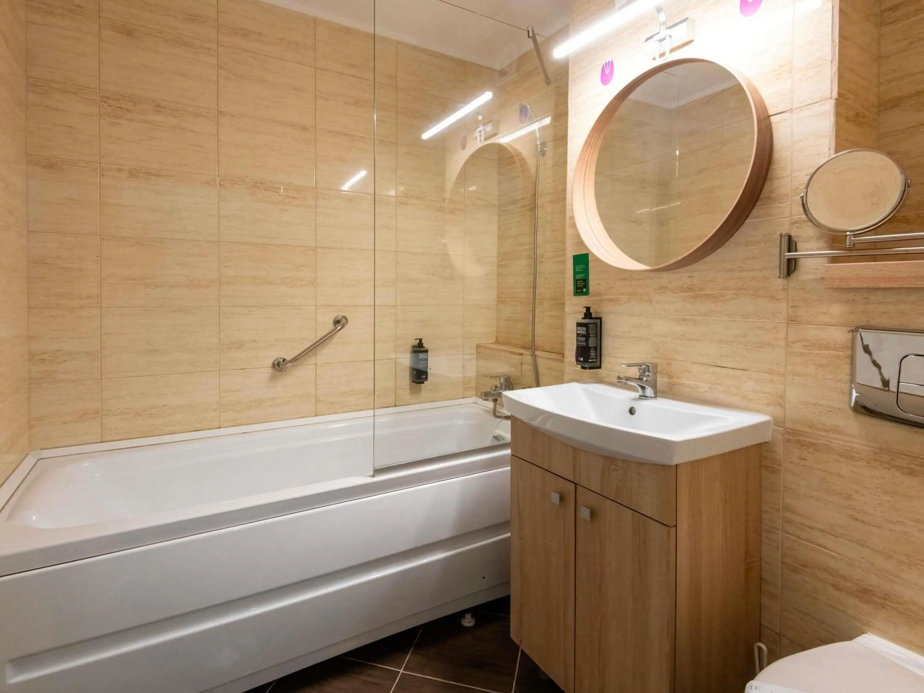 Bedroom in ibis Styles Venus