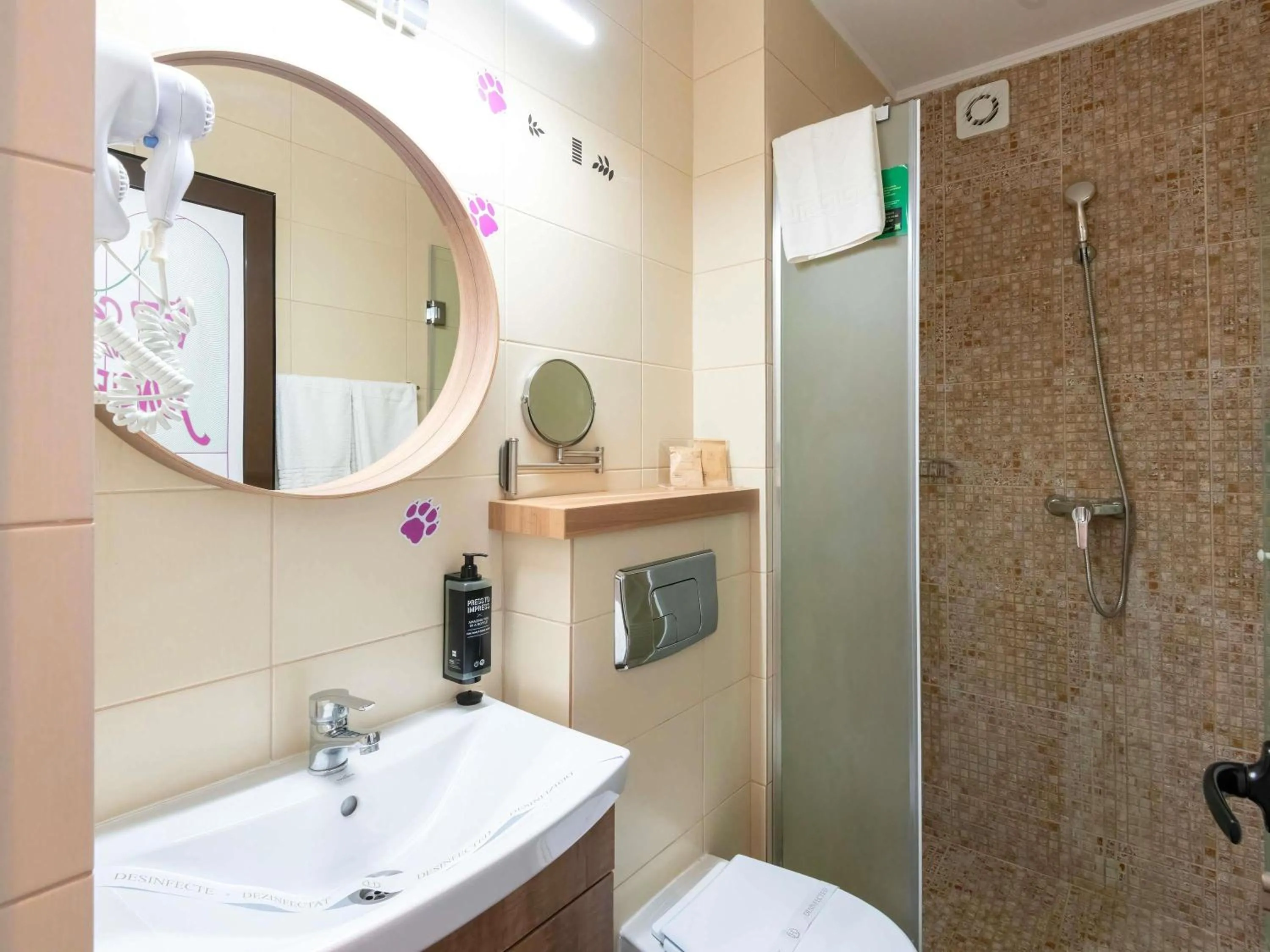 Bedroom in ibis Styles Venus