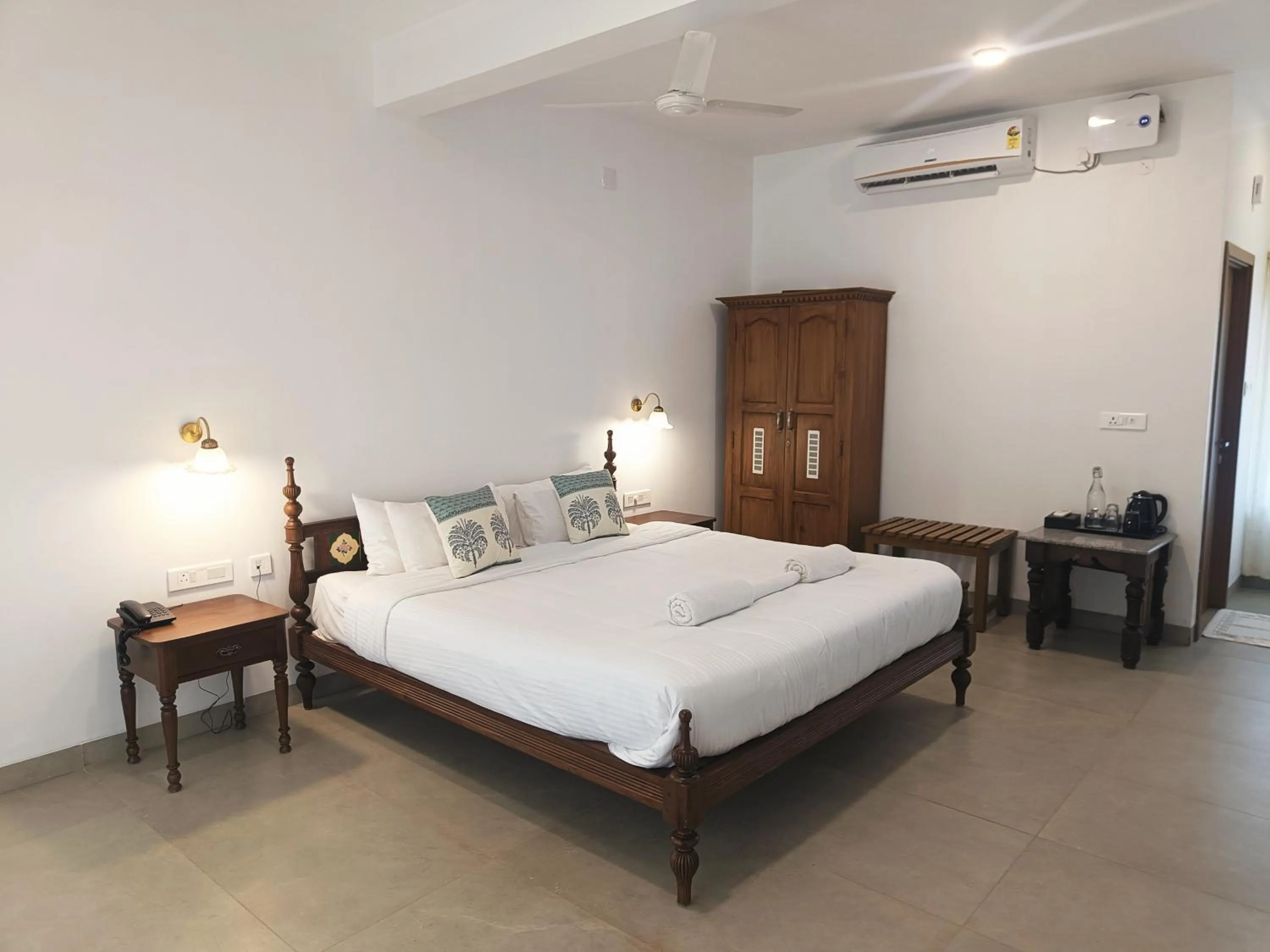 Photo of the whole room, Bed in Palmgrove Lake Resort