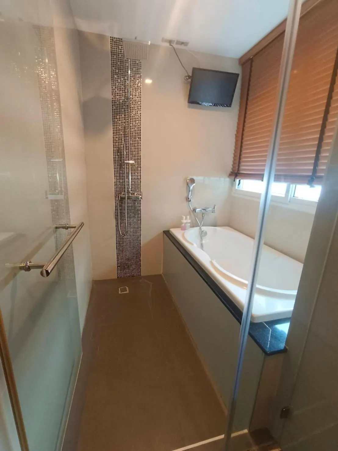 Bath in J Residence Thonglor 8