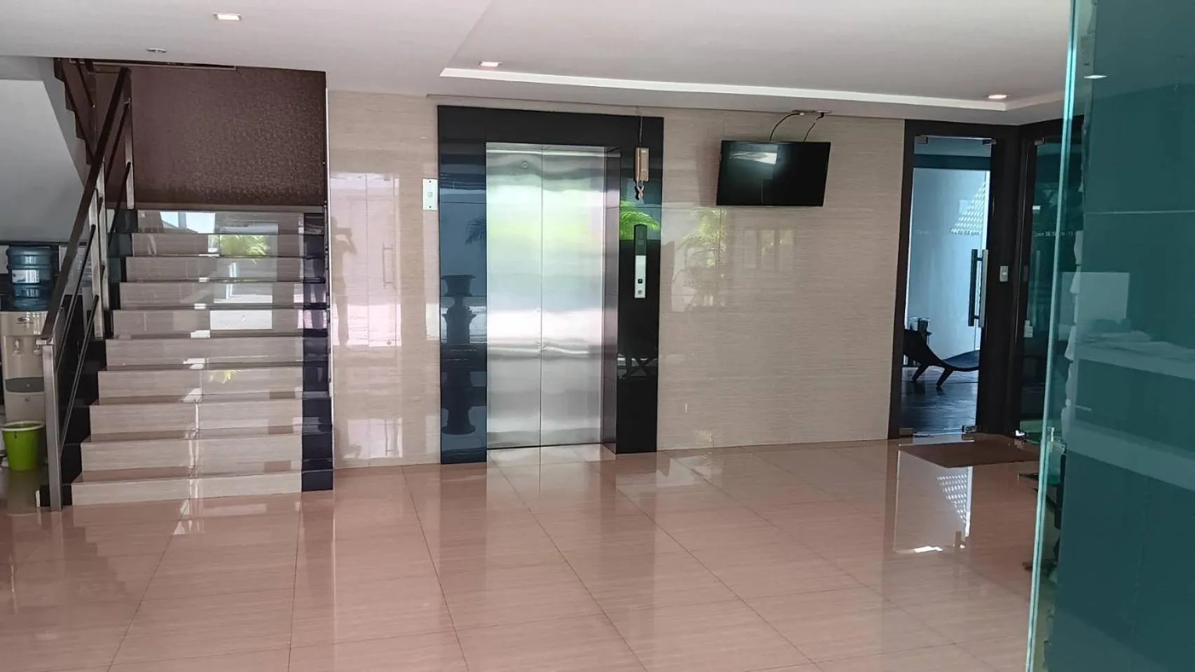 elevator in J Residence Thonglor 8