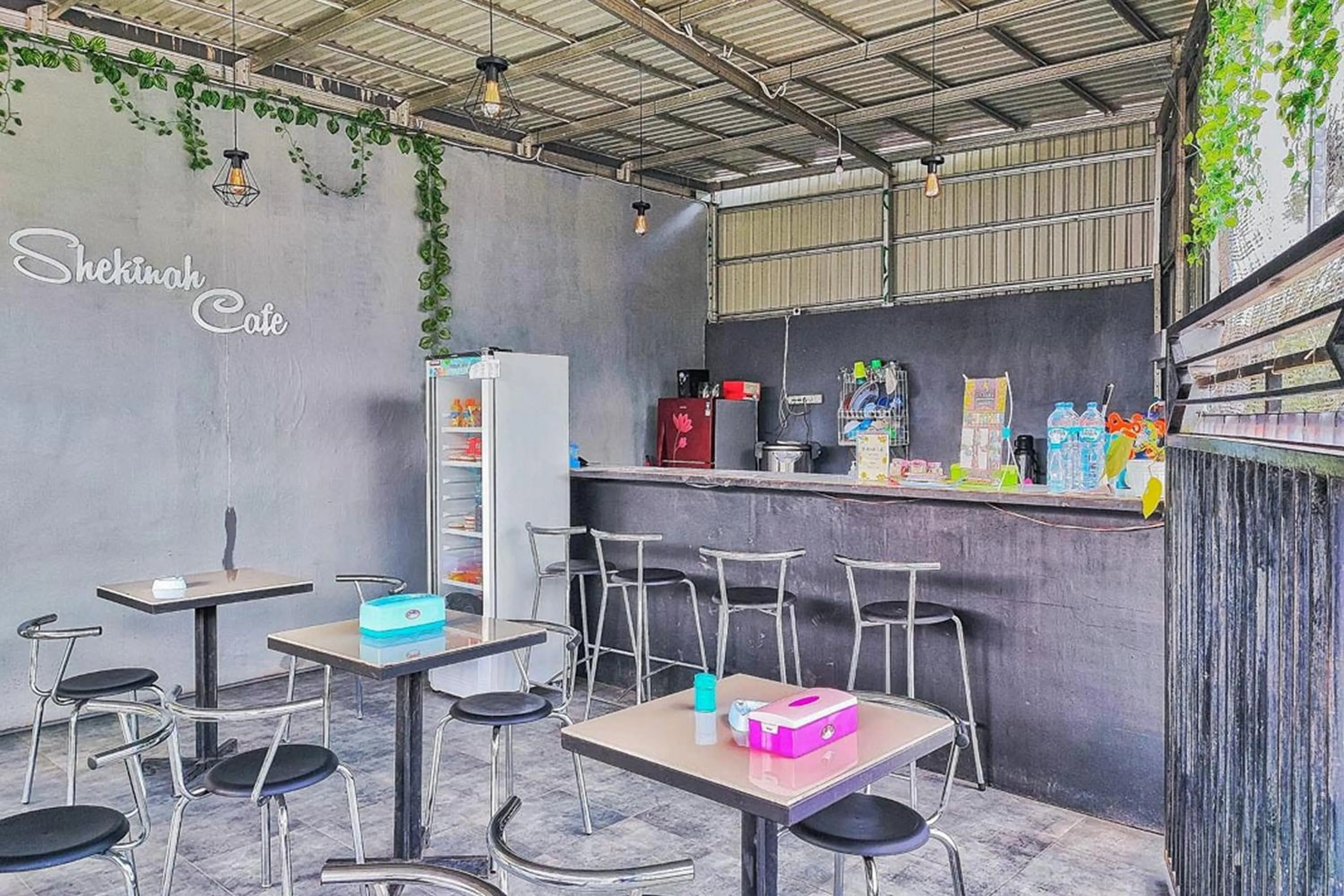 Shekinah Homestay & Cafe Waikabubak RedPartner