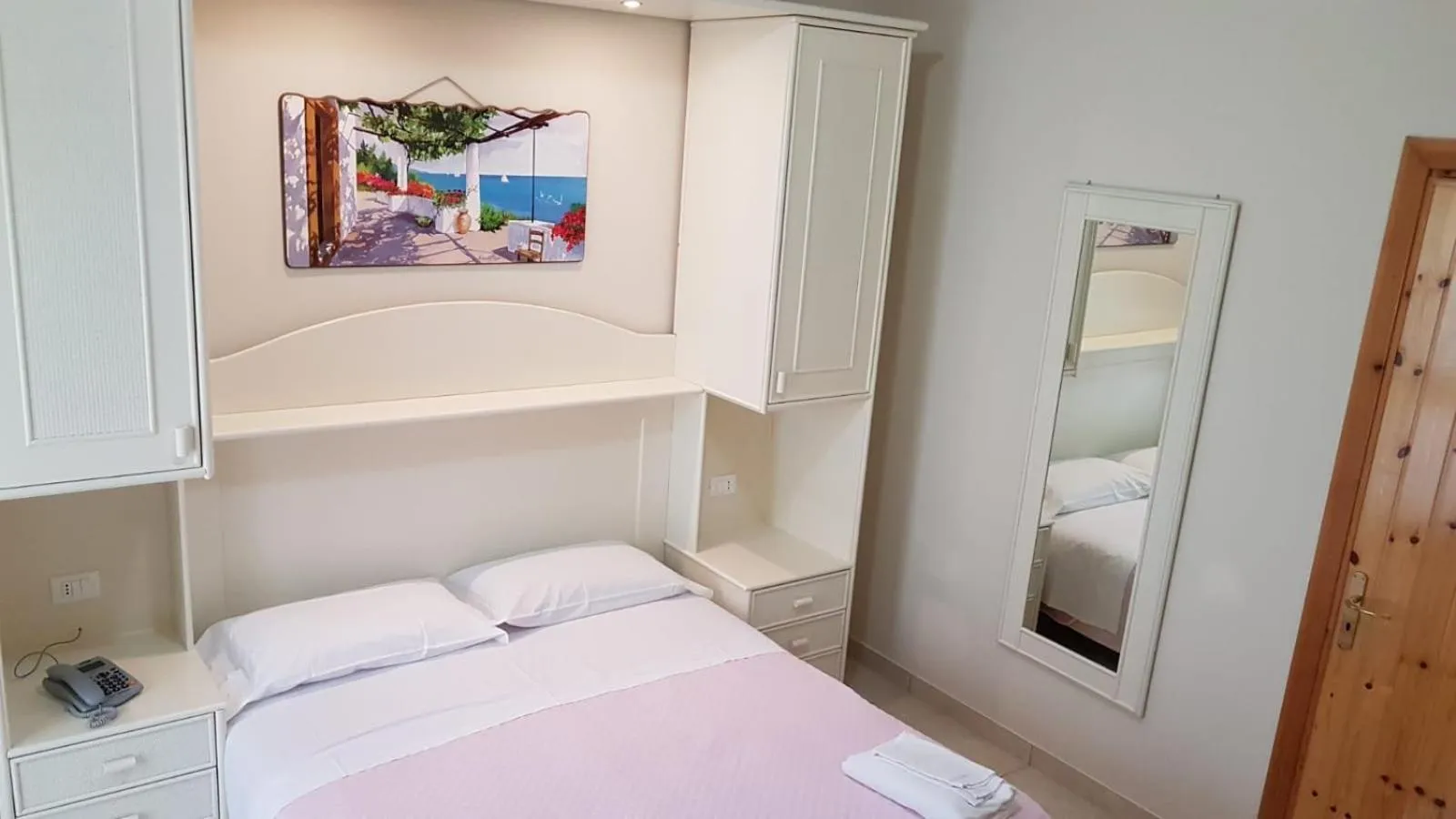 Bed in Hotel la Praia