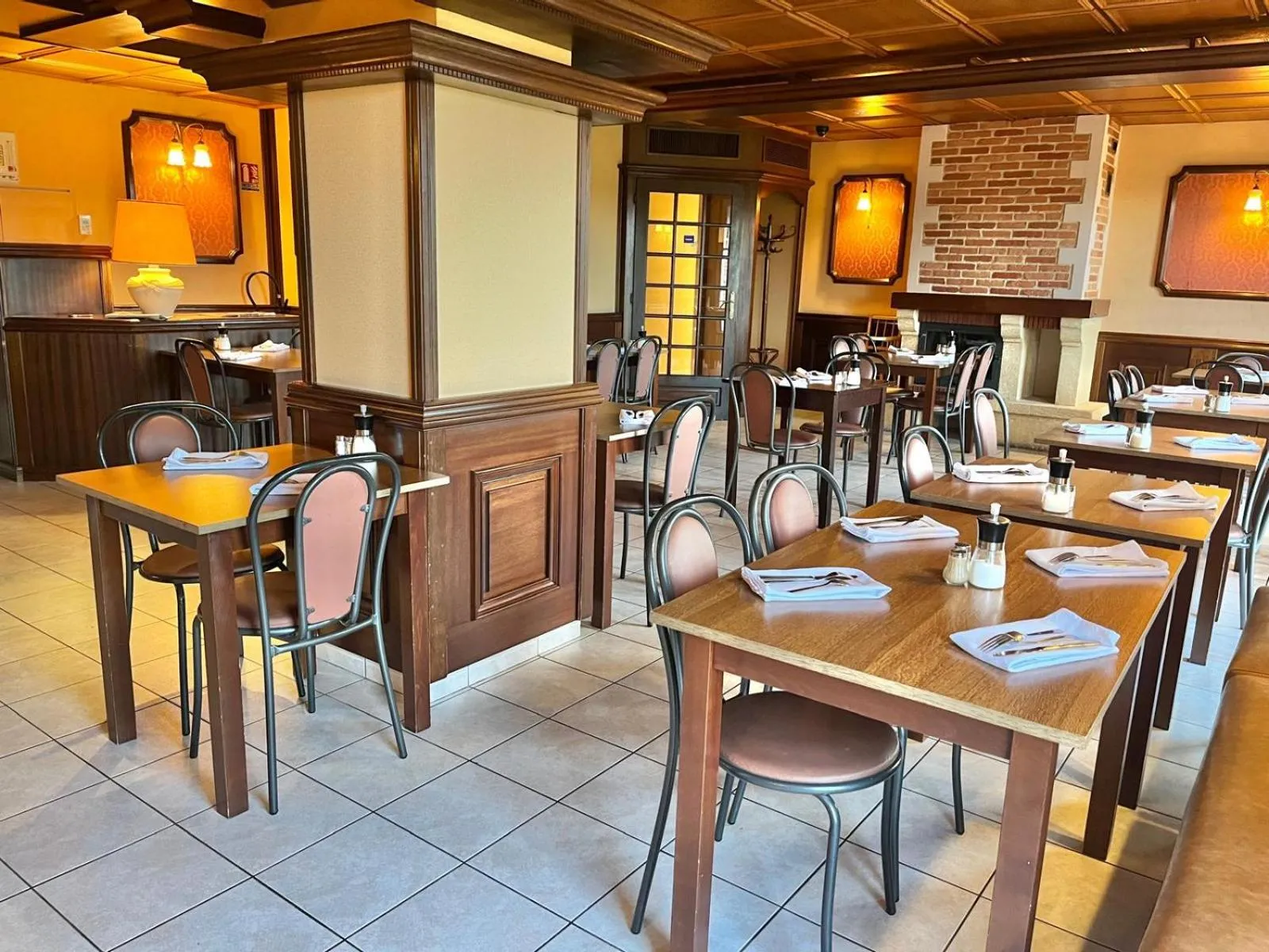 Buffet breakfast in Logis Hôtel Sully le Château