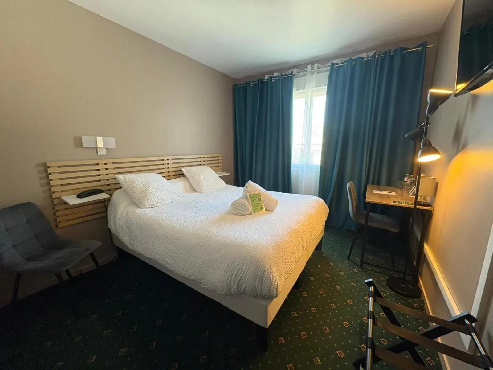 Standard Double Room in Logis Hôtel Sully le Château Standard Double Room in Logis Hôtel Sully le Château