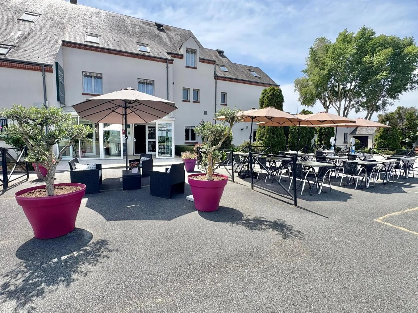 Property building in Logis Hôtel Sully le Château