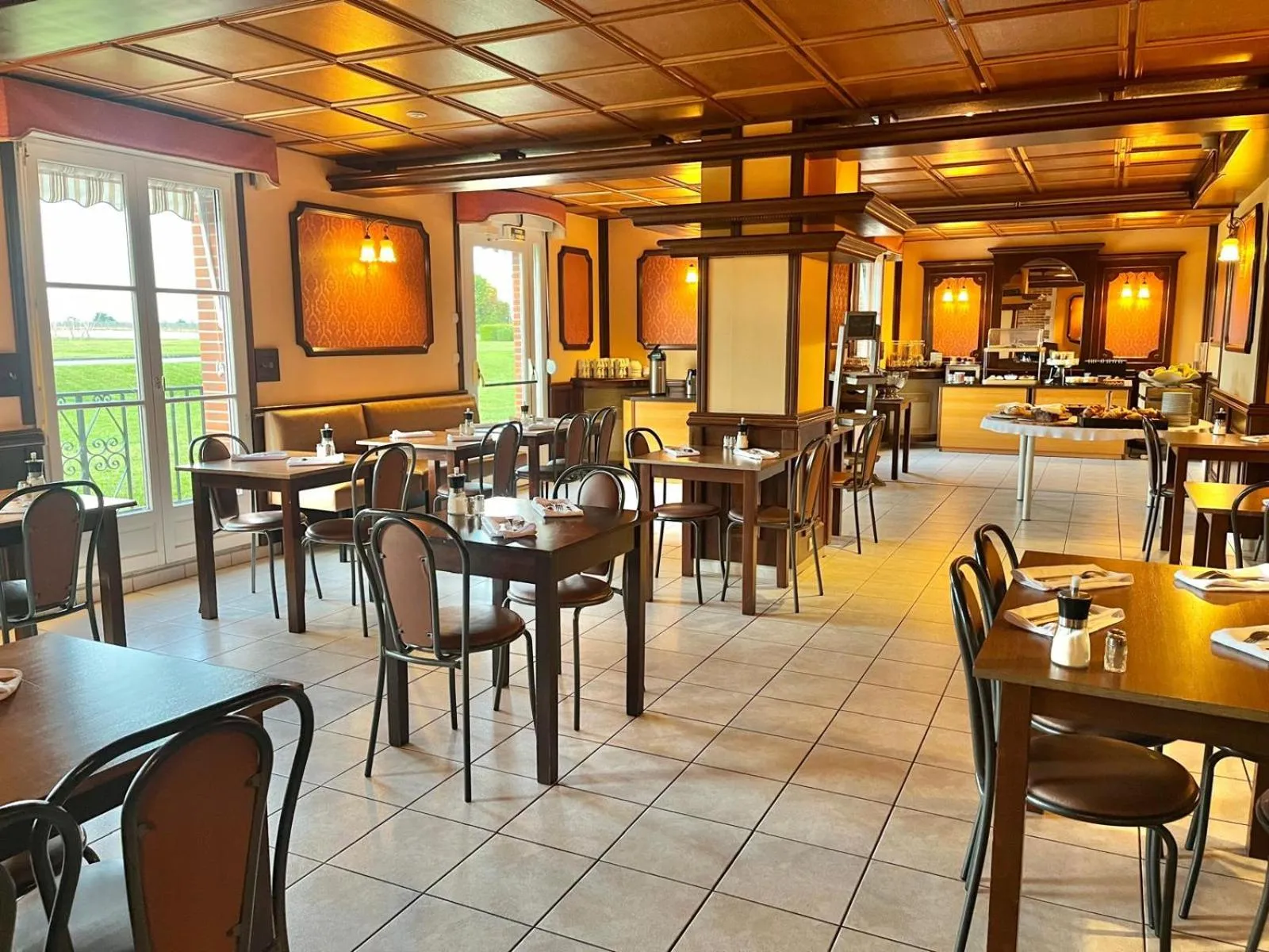 Buffet breakfast in Logis Hôtel Sully le Château