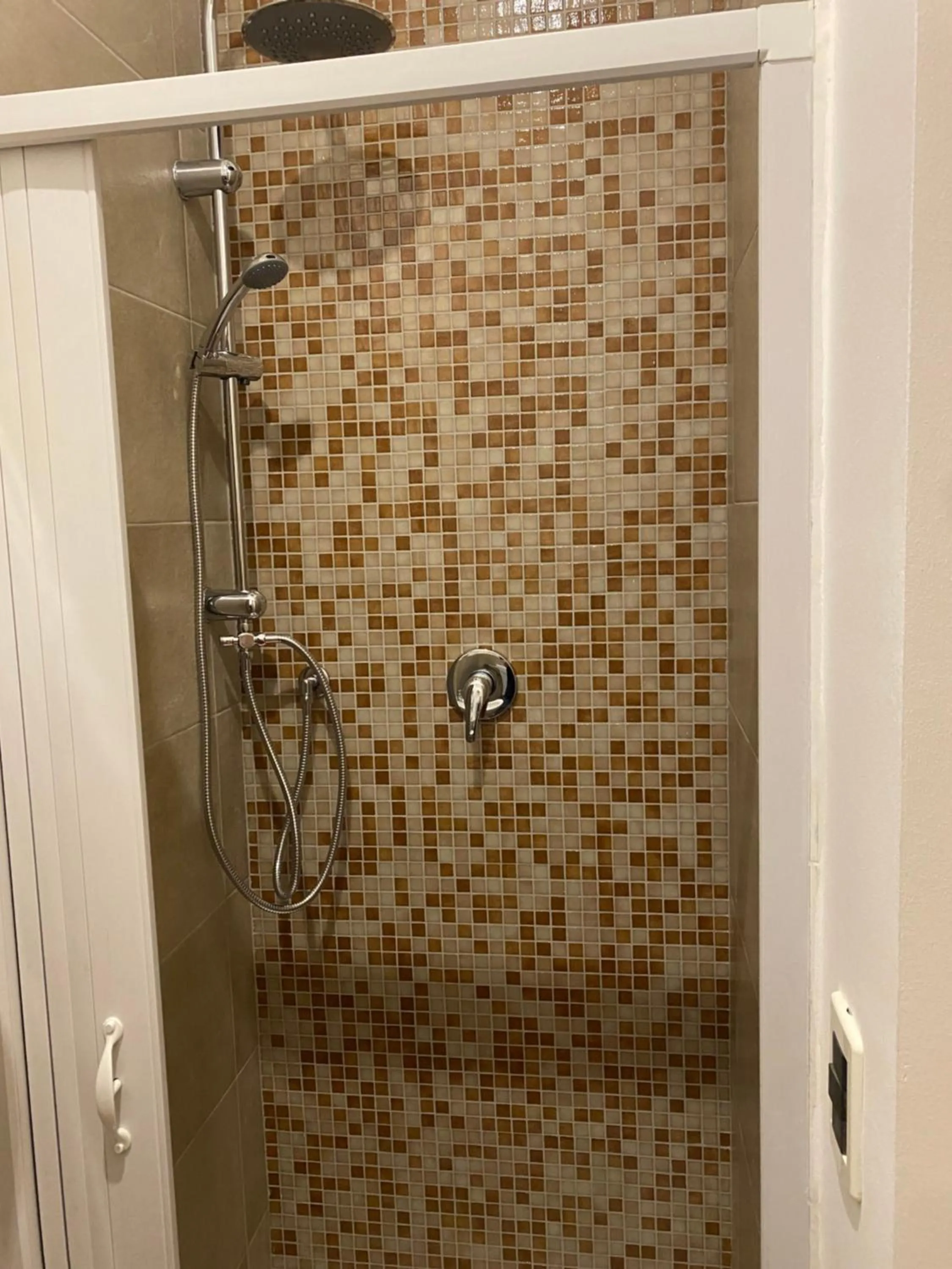 Shower in Albergo Parigi