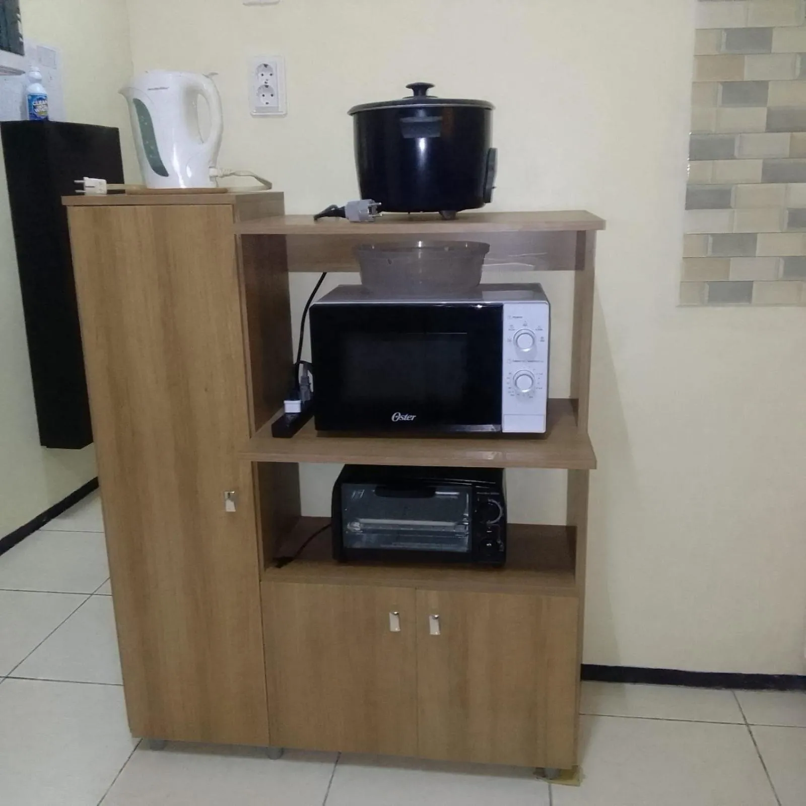 3 Bed House - Sleeps 4 - Parking - Wifi