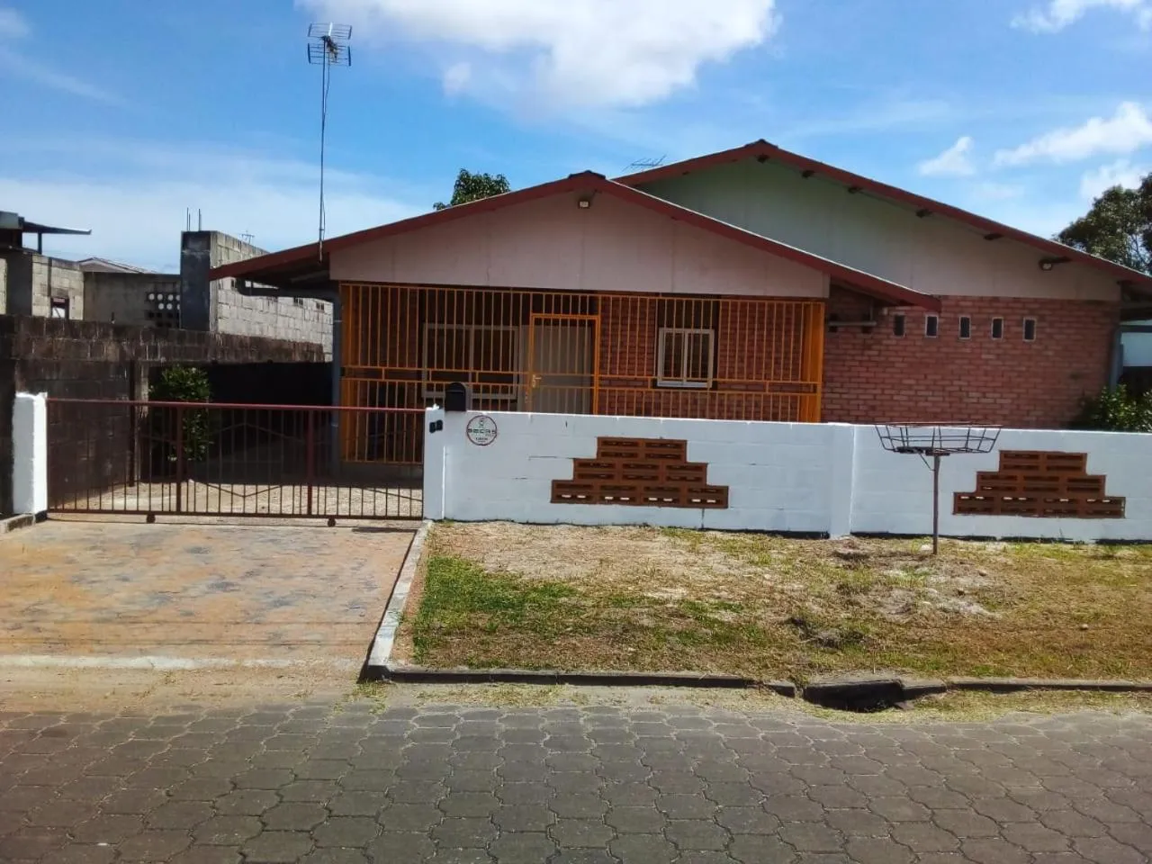 Property building in 3 Bed House - Sleeps 4 - Parking - Wifi