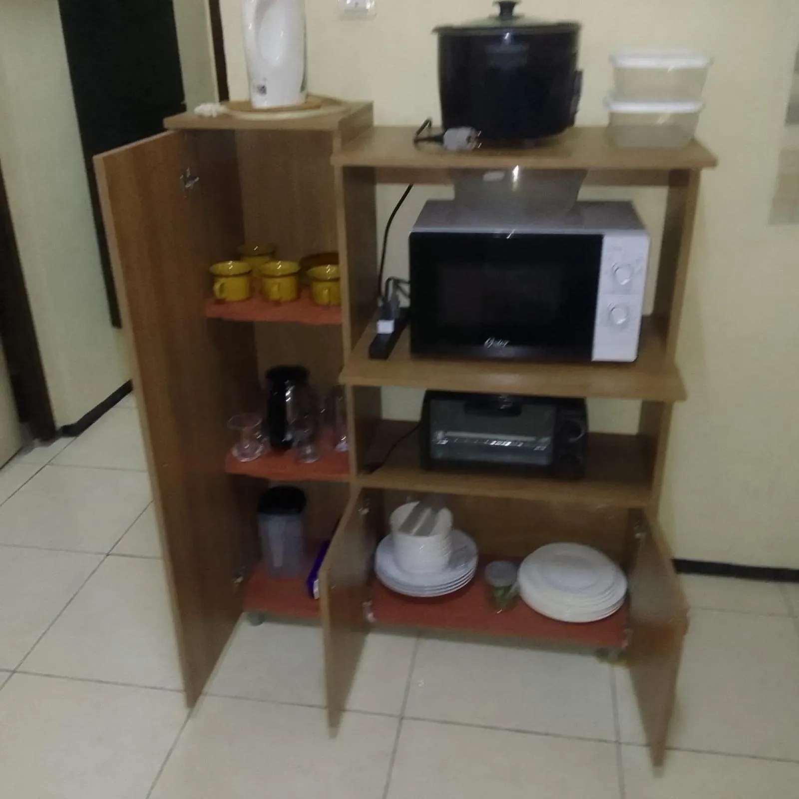 3 Bed House - Sleeps 4 - Parking - Wifi