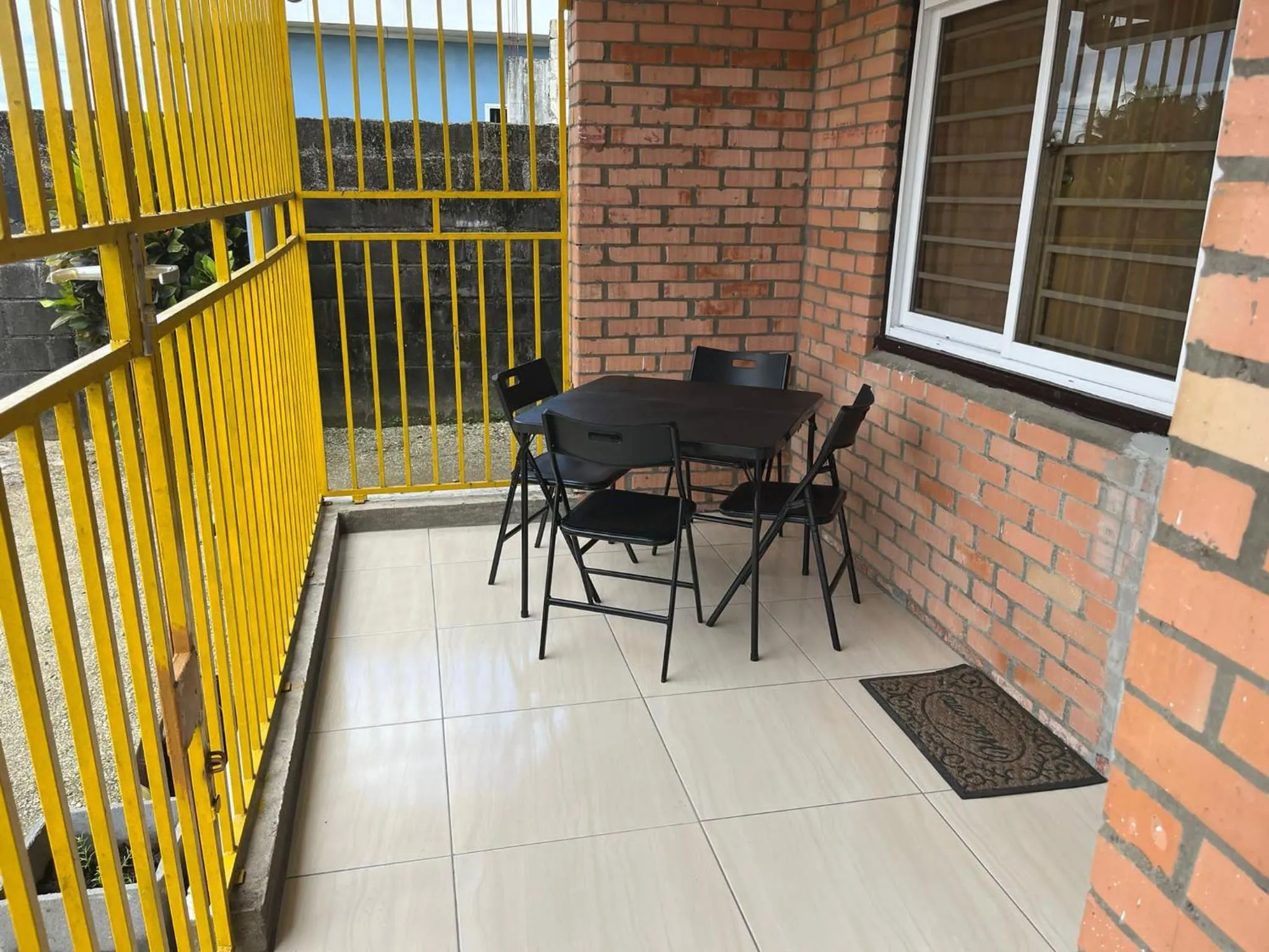 3 Bed House - Sleeps 4 - Parking - Wifi