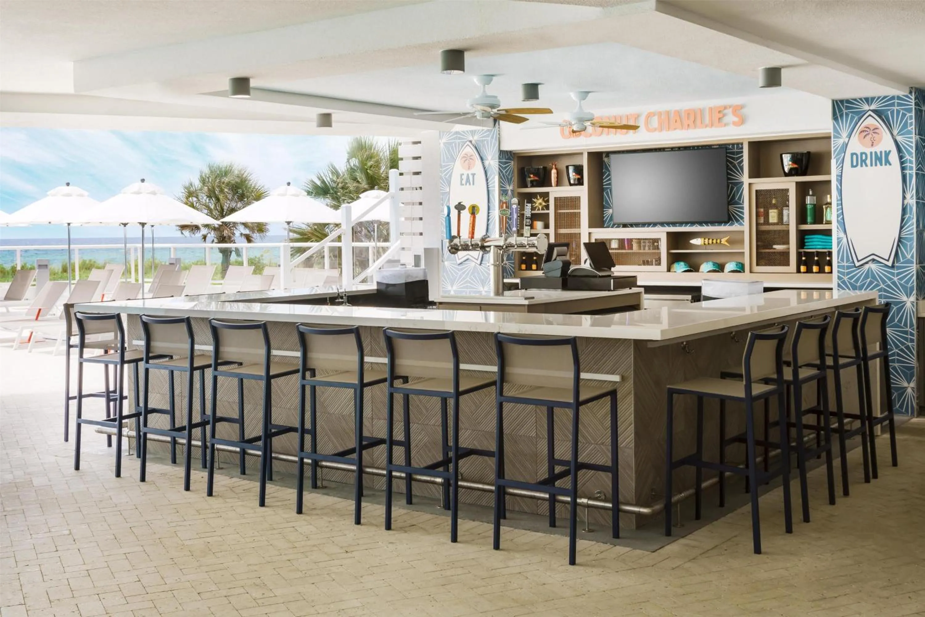 Lounge or bar in Hyatt Place Panama City Beach - Beachfront