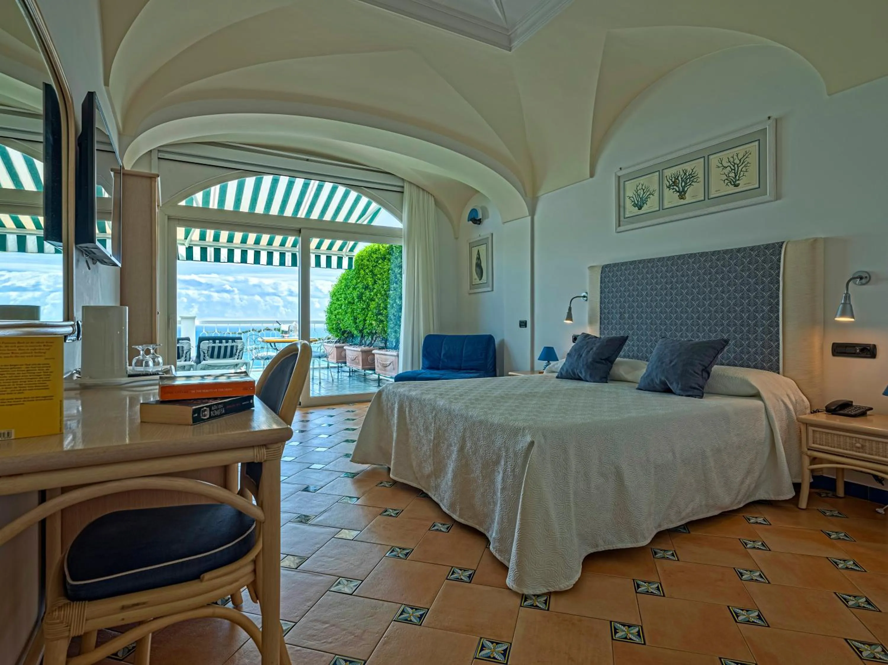 Bed in Hotel Bellevue Suite