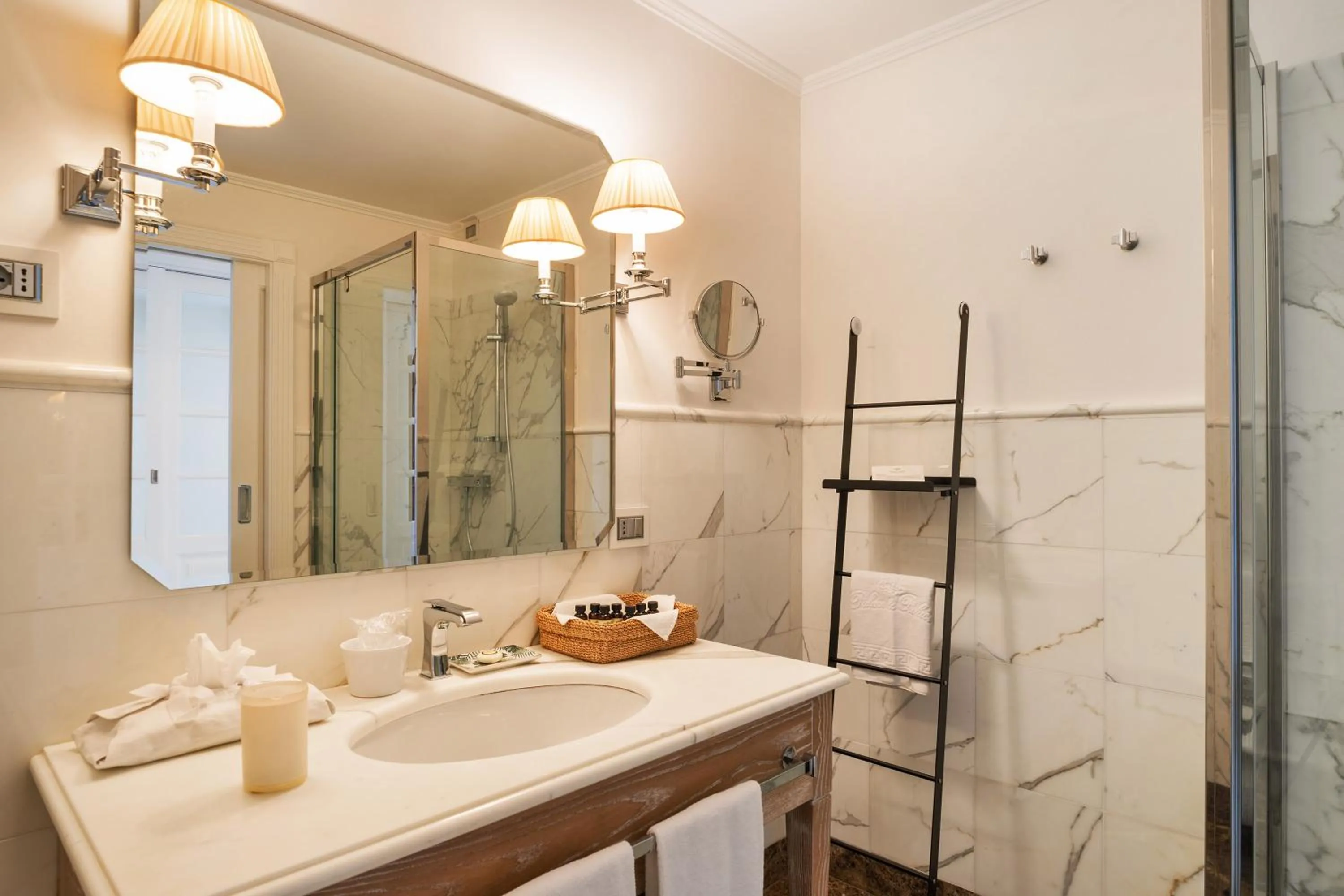Shower in Palazzo del Corso – Boutique Hotel